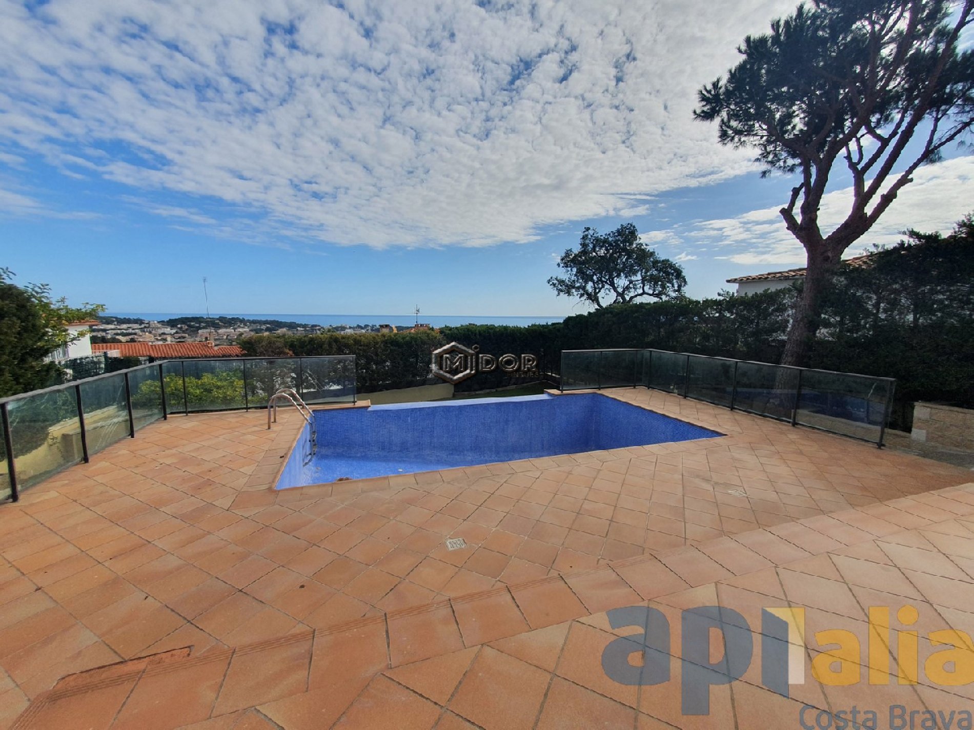 Exclusiva casa d'obra nova a S'Agaró (Costa Brava), a menys d'1km de la platja de Sant Pol i amb vistes a mar.