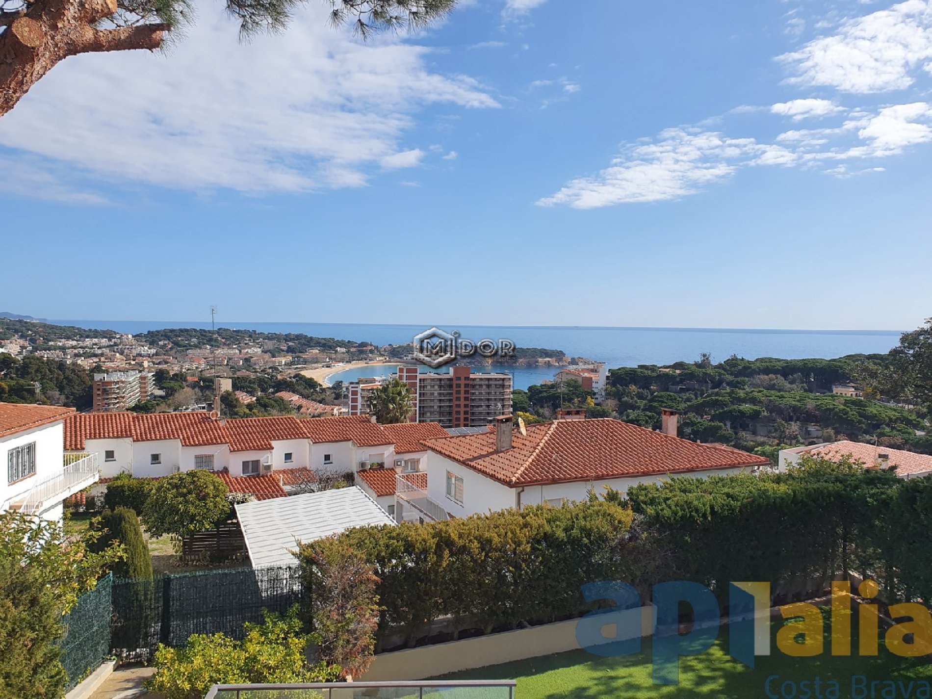 Exclusiva casa d'obra nova a S'Agaró (Costa Brava), a menys d'1km de la platja de Sant Pol i amb vistes a mar.