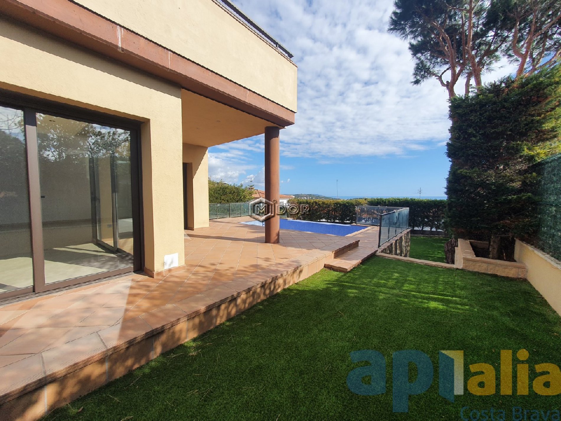 Exclusiva casa d'obra nova a S'Agaró (Costa Brava), a menys d'1km de la platja de Sant Pol i amb vistes a mar.