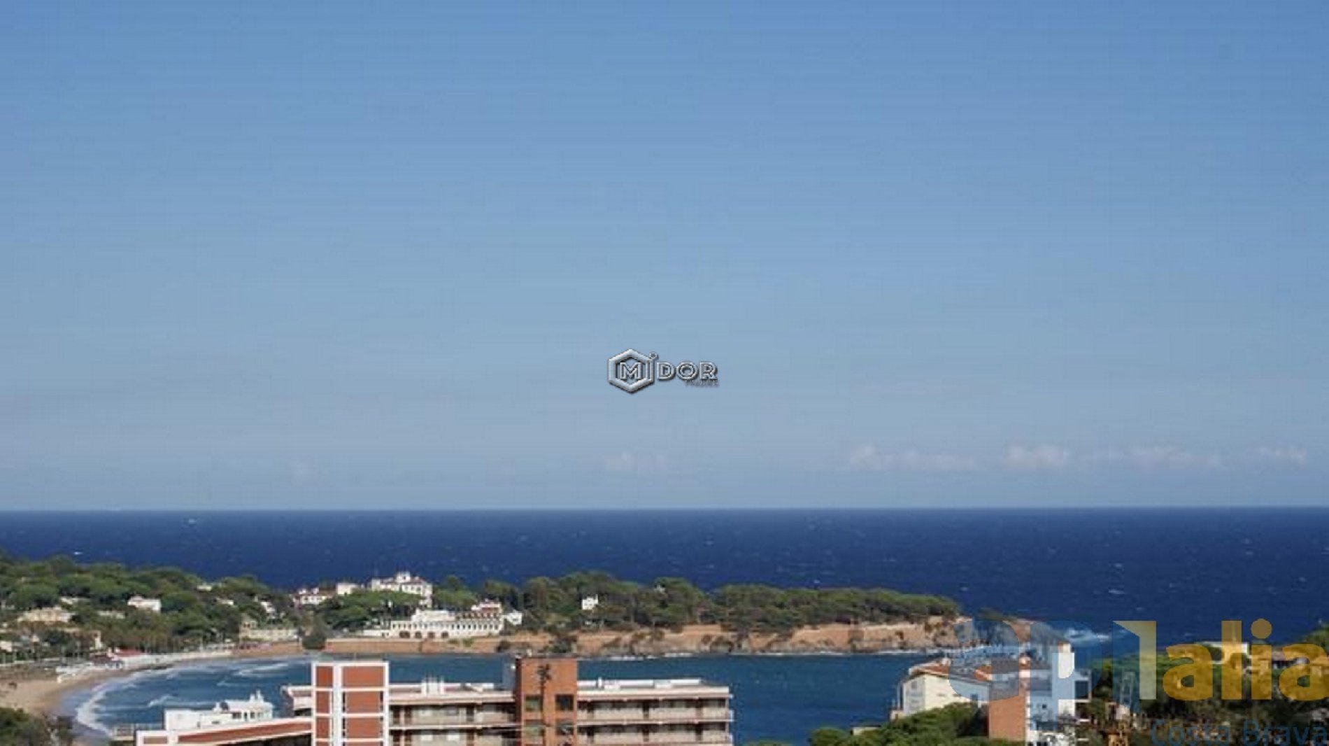 Exclusiva casa d'obra nova a S'Agaró (Costa Brava), a menys d'1km de la platja de Sant Pol i amb vistes a mar.