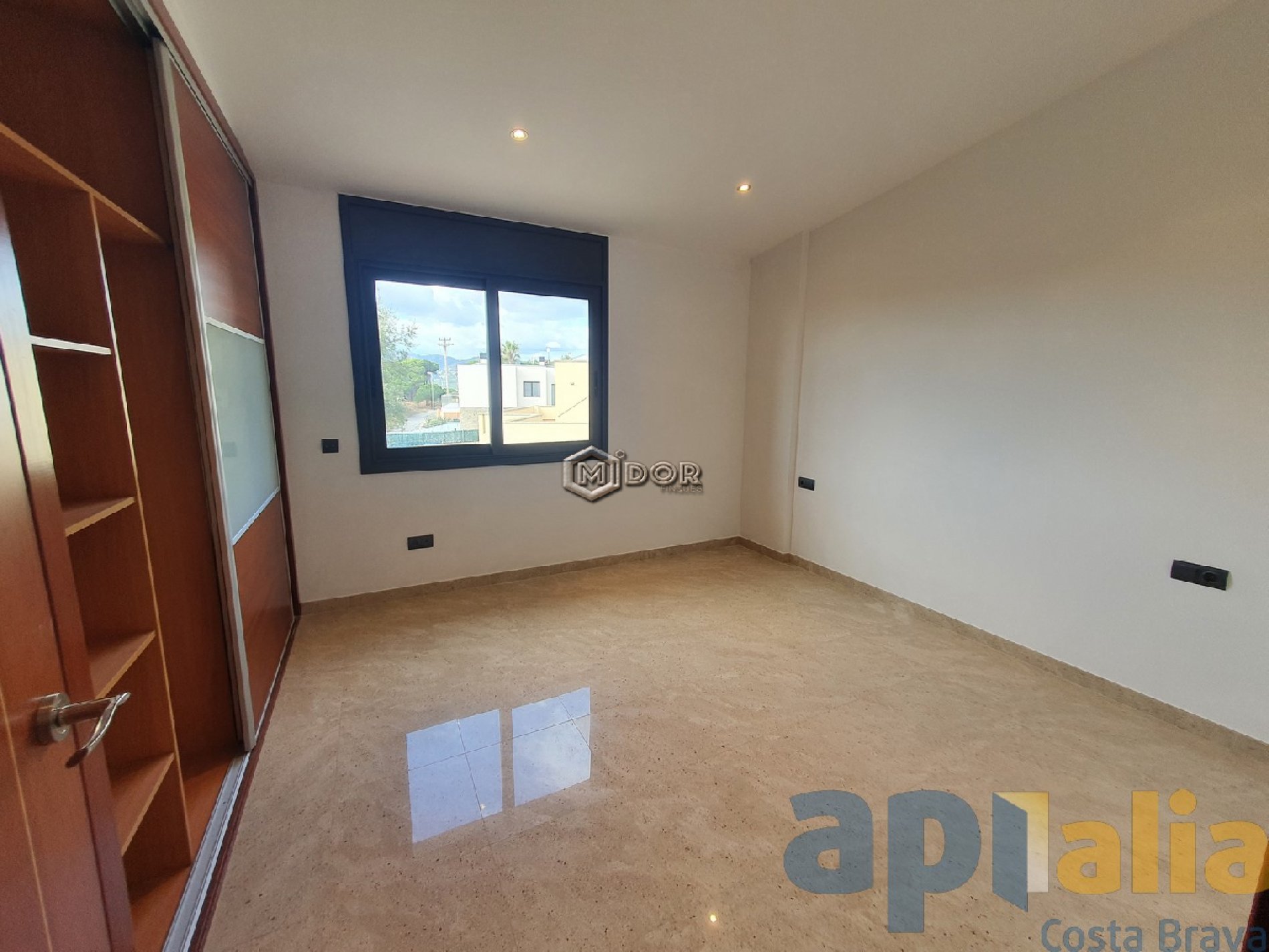Exclusiva casa d'obra nova a S'Agaró (Costa Brava), a menys d'1km de la platja de Sant Pol i amb vistes a mar.