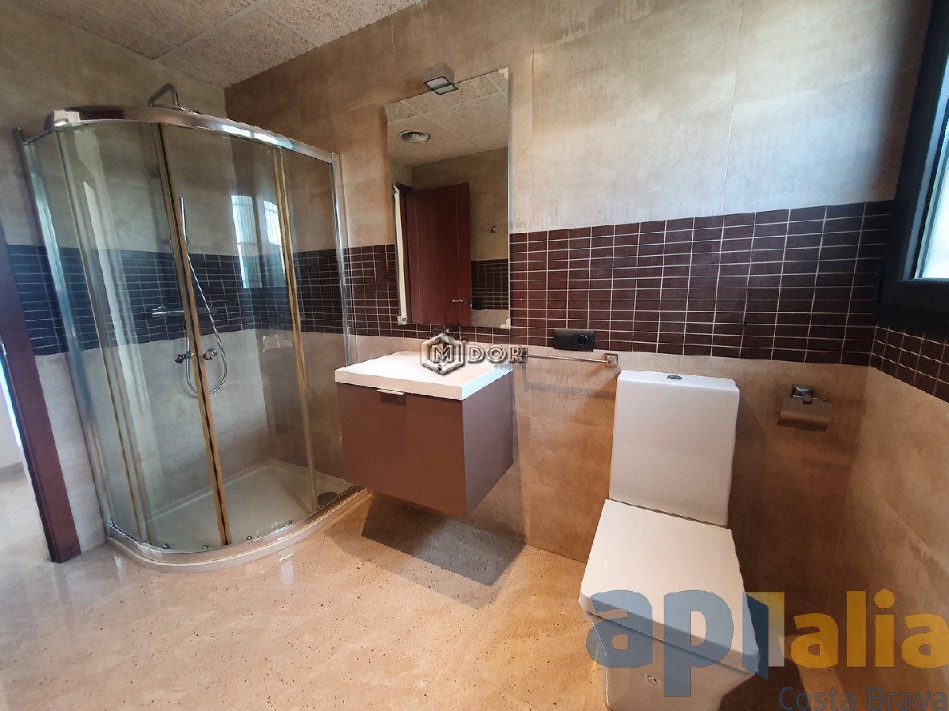 Exclusiva casa d'obra nova a S'Agaró (Costa Brava), a menys d'1km de la platja de Sant Pol i amb vistes a mar.