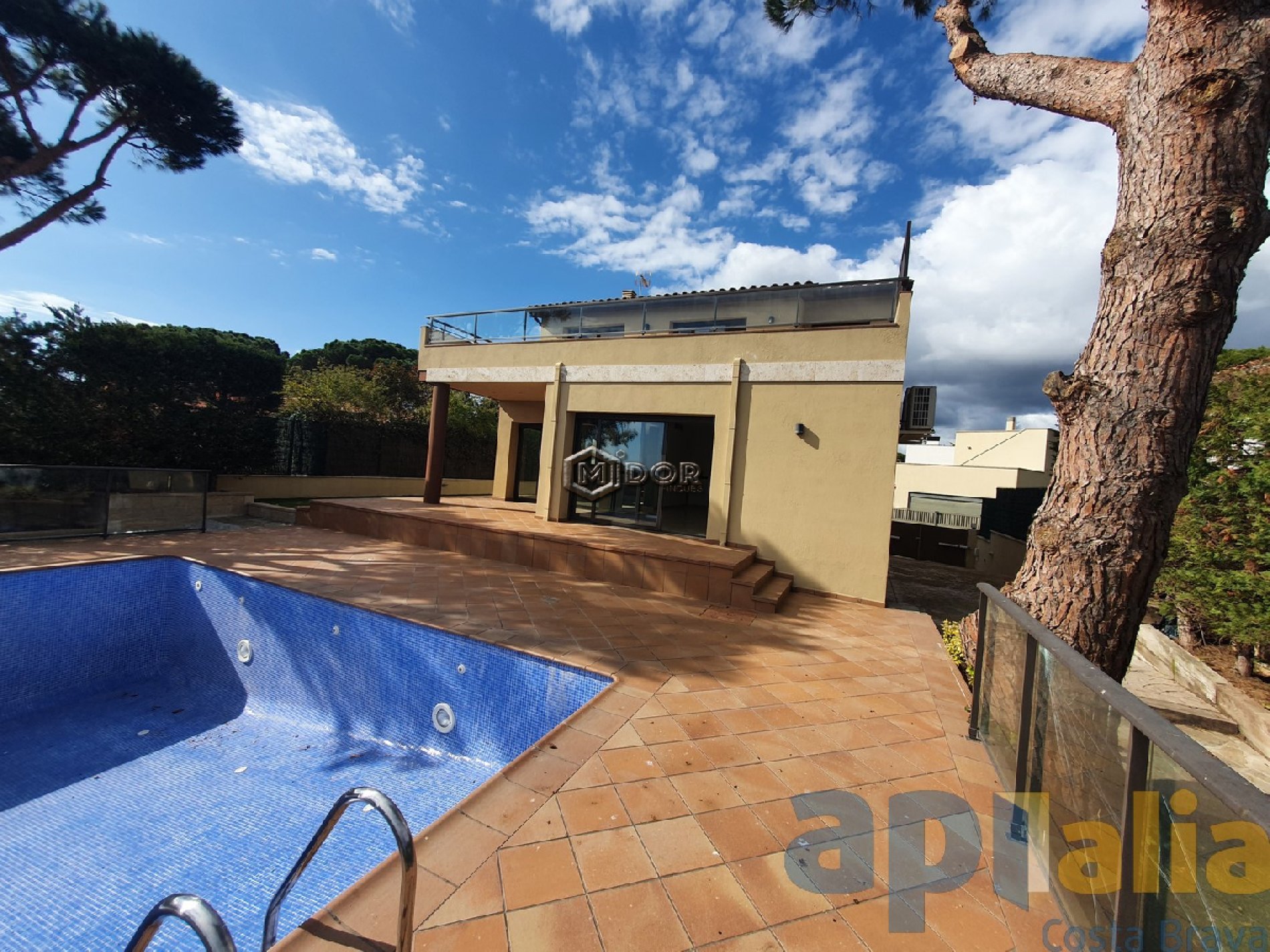 Exclusiva casa d'obra nova a S'Agaró (Costa Brava), a menys d'1km de la platja de Sant Pol i amb vistes a mar.