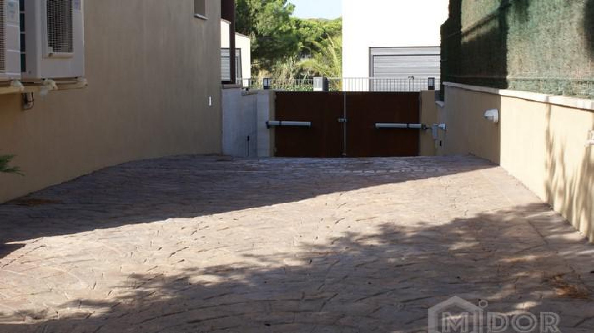 Exclusiva casa d'obra nova a S'Agaró (Costa Brava), a menys d'1km de la platja de Sant Pol i amb vistes a mar.
