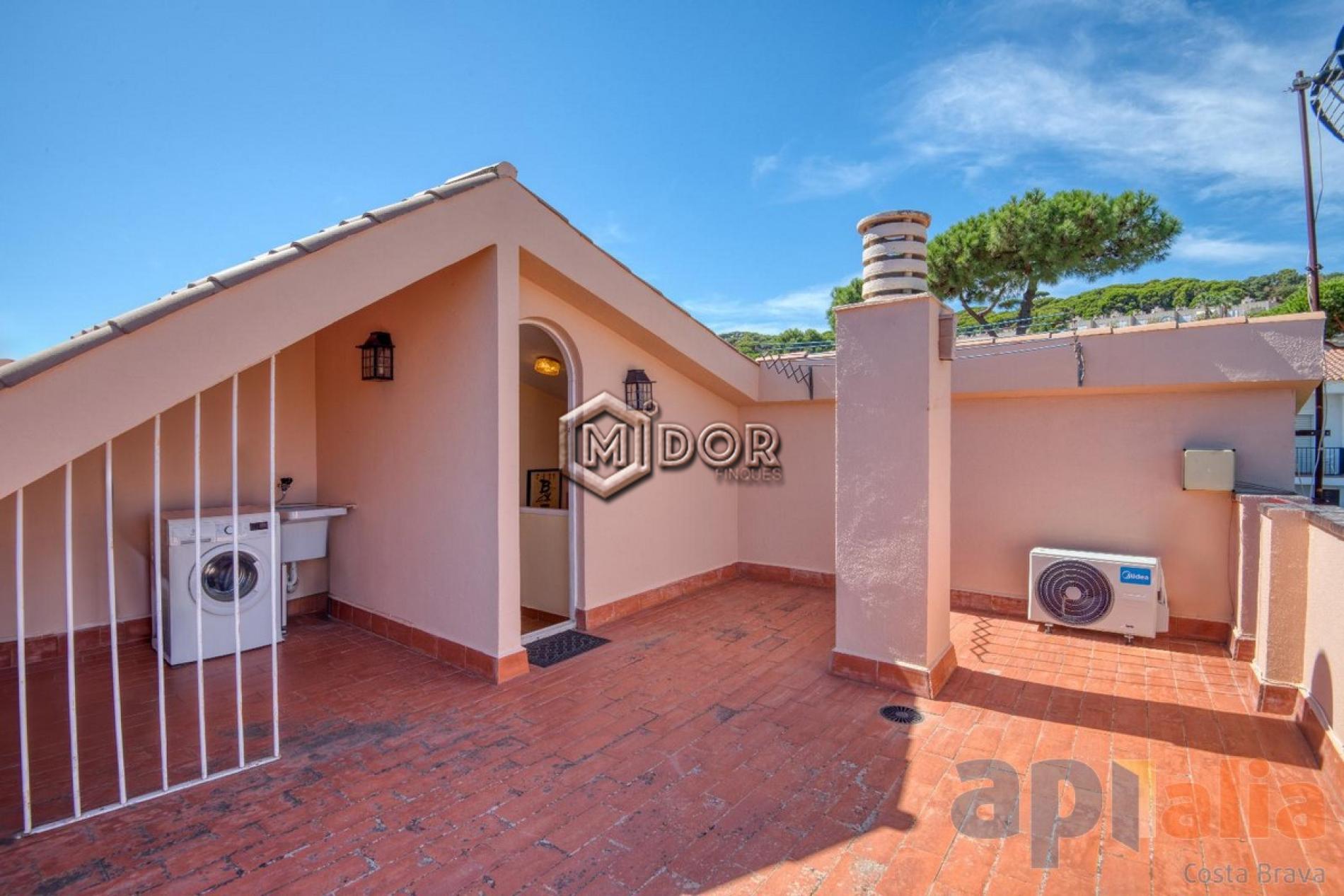 TOWNHOUSE WITH PRIVATE GARDEN IN S’AGARÓ