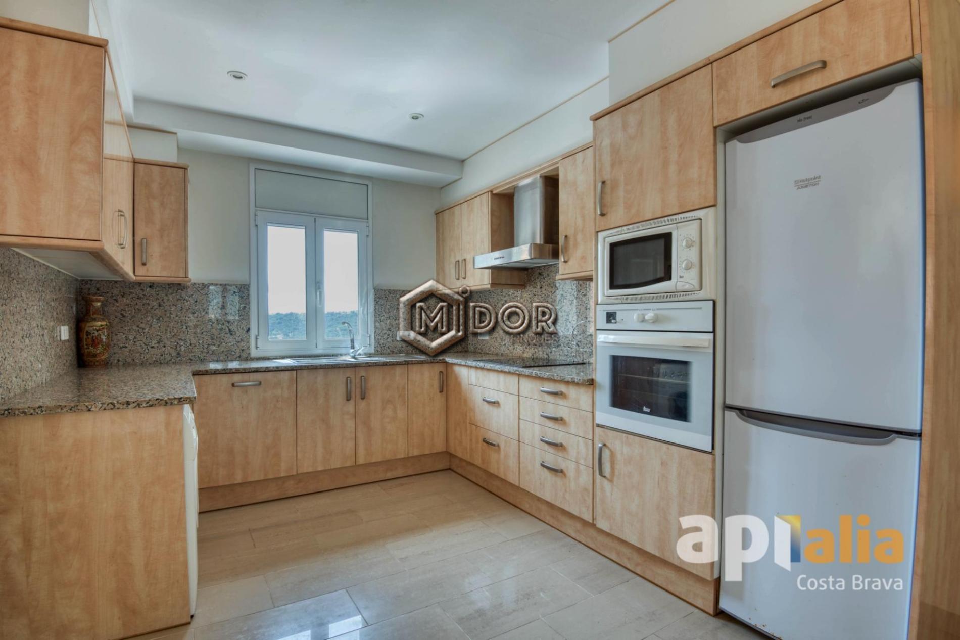 HOUSE WITH POOL IN CALONGE