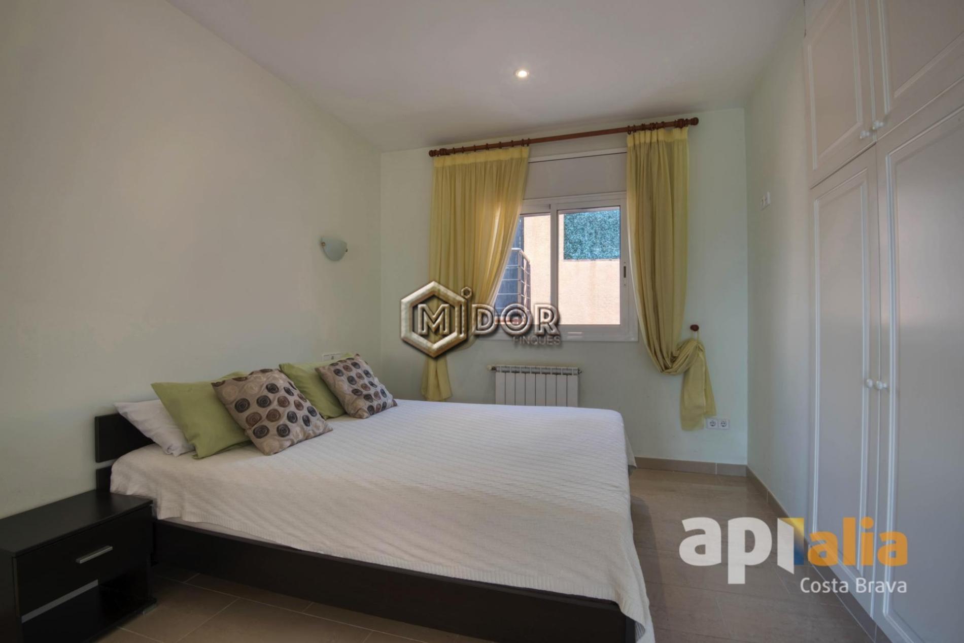 HOUSE WITH POOL IN CALONGE