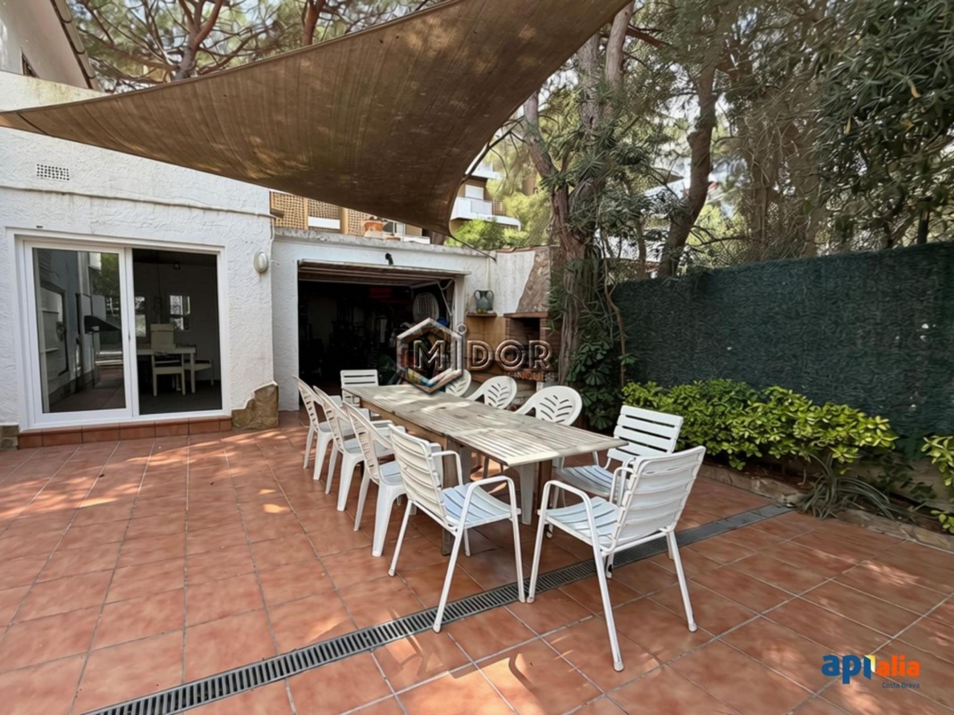 HOUSE WITH PRIVATE GARDEN AND 2 INDEPENDENT HOMES, SECOND LINE FROM THE SEA IN PLATJA D’ARO