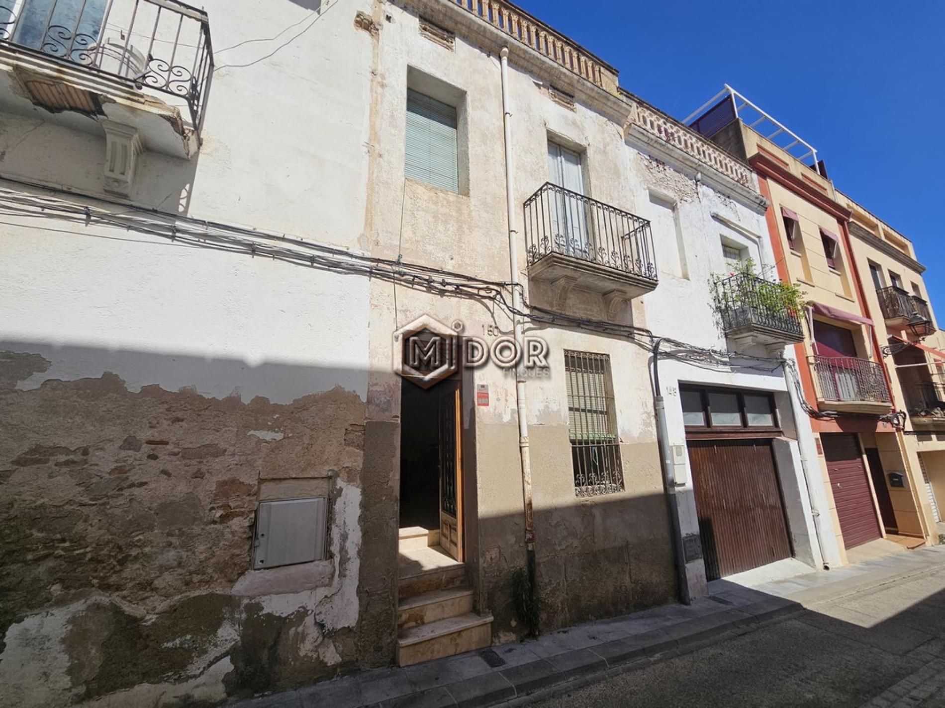 CASA DE POBLE A REFORMAR A TAN SOLS 600m DE LA PLATJA