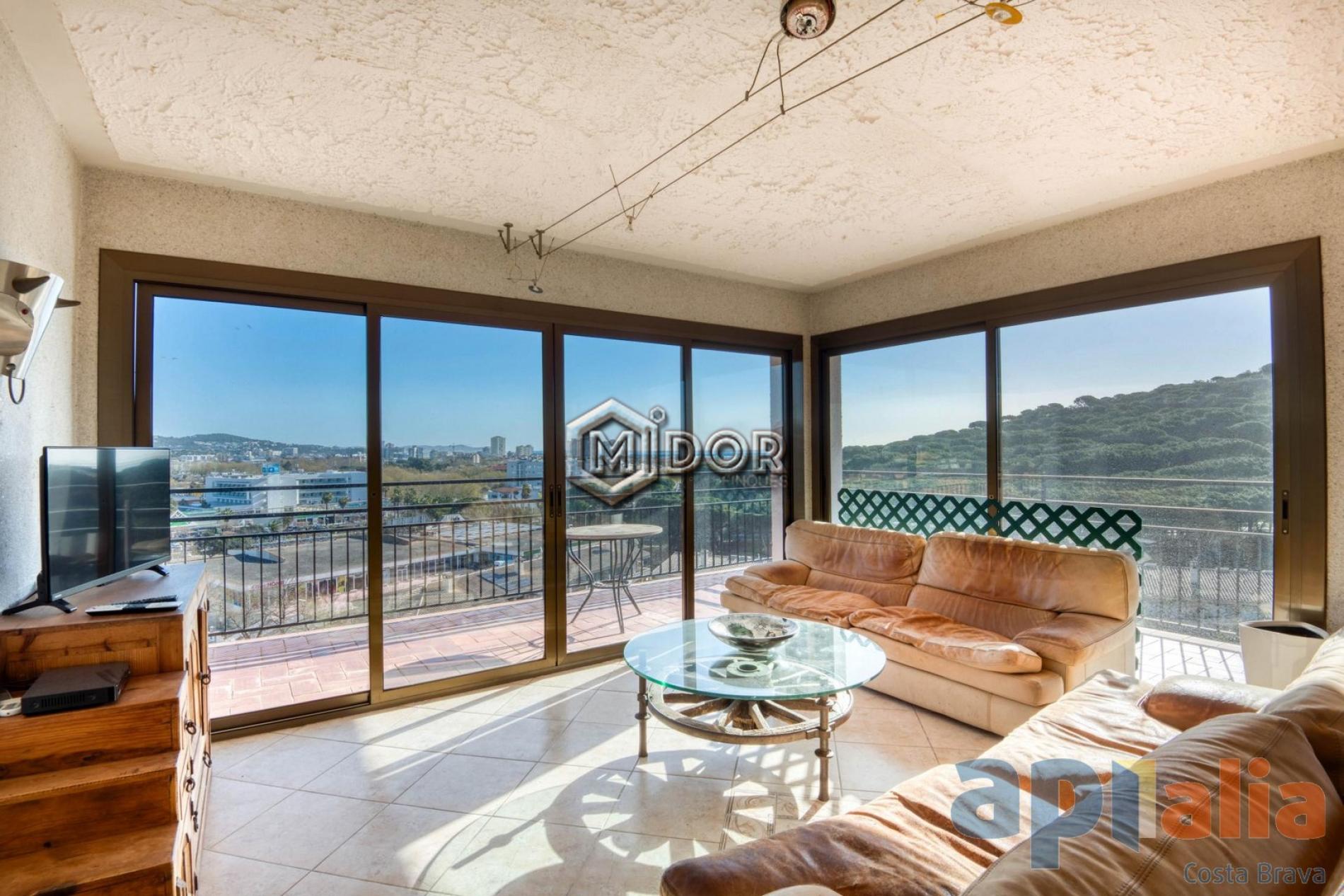 APARTAMENTO CON TERRAZA Y VISTAS (ZONA PORT D'ARO - PLATJA D'ARO)