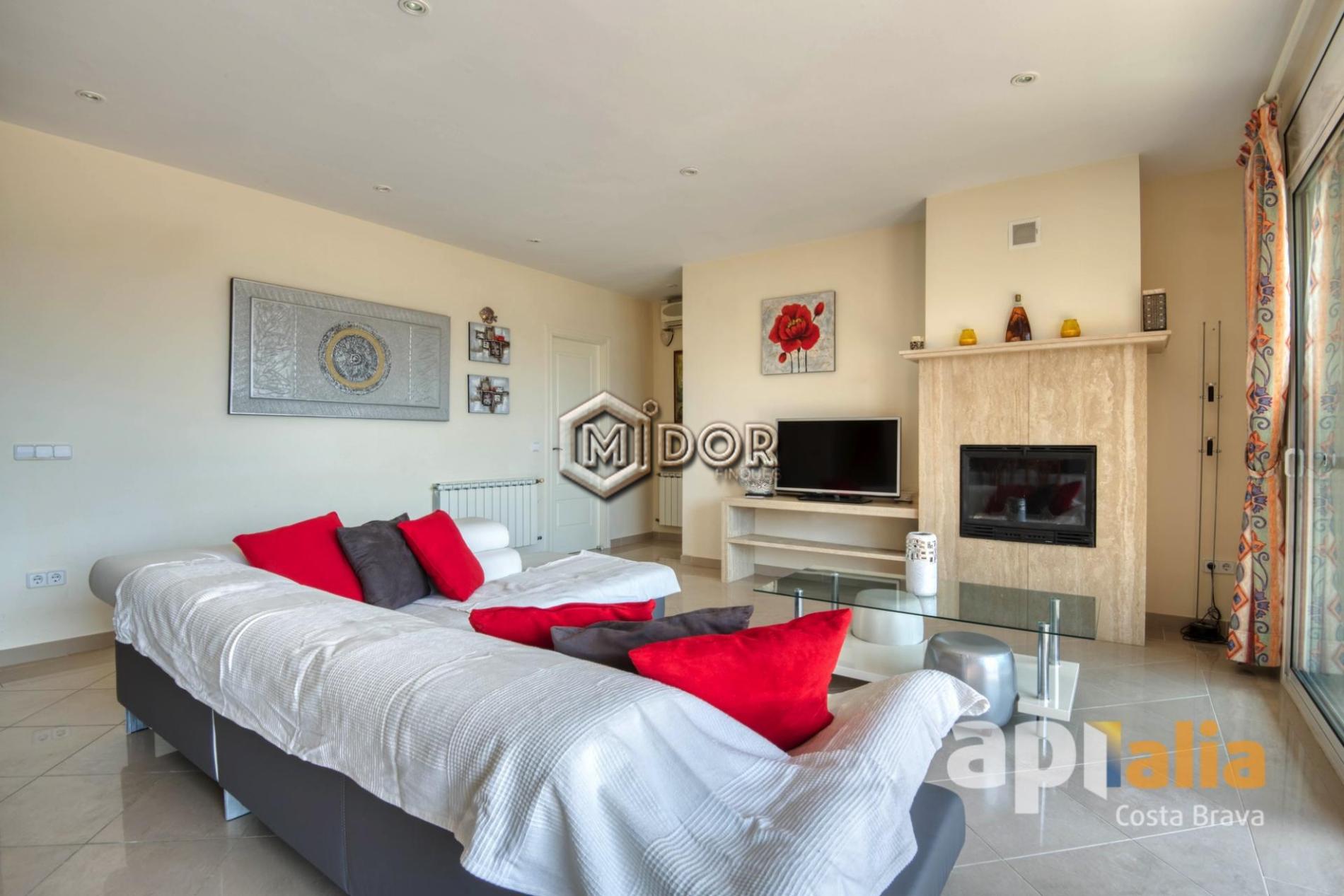 HOUSE WITH POOL IN CALONGE