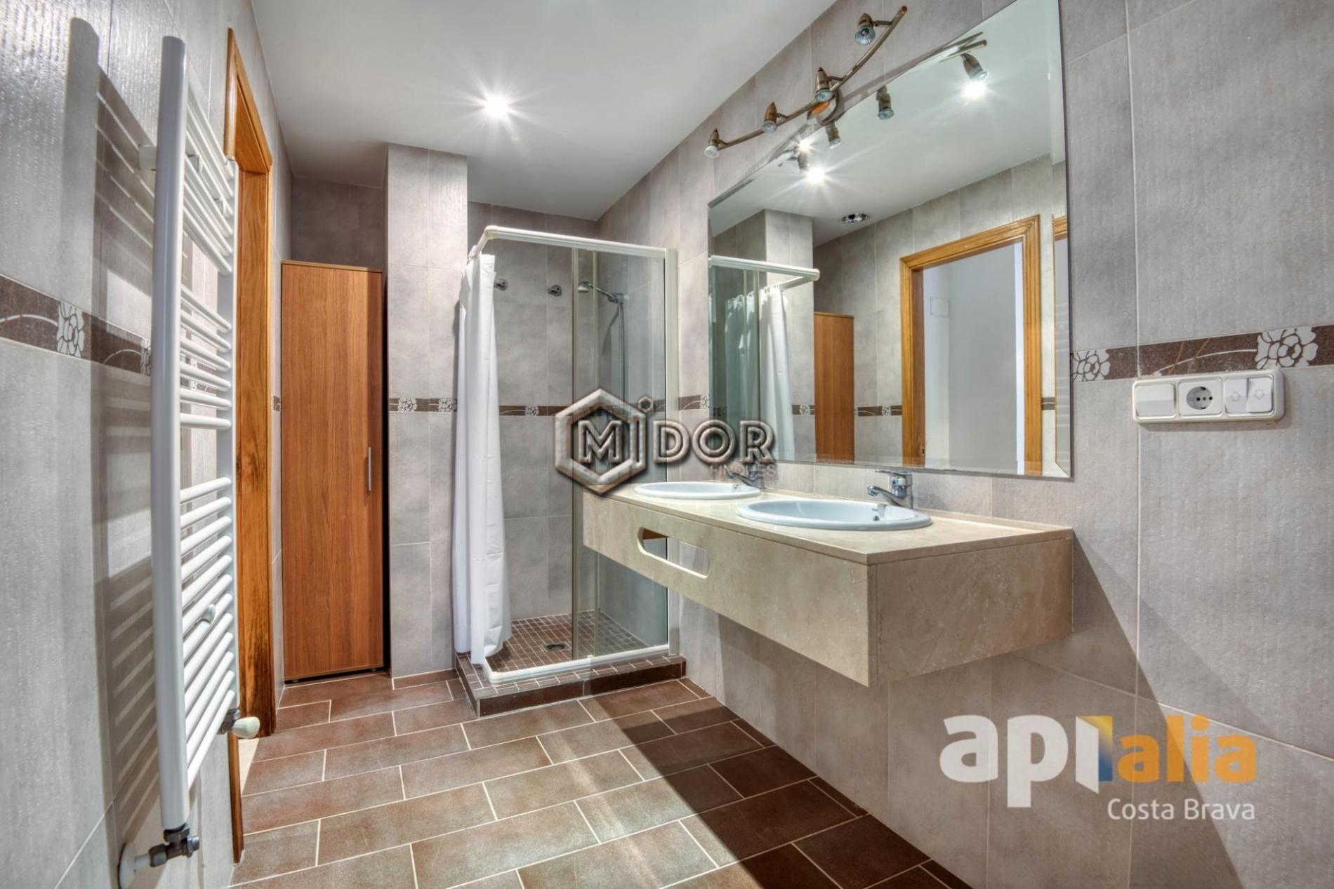 HOUSE WITH POOL IN CALONGE