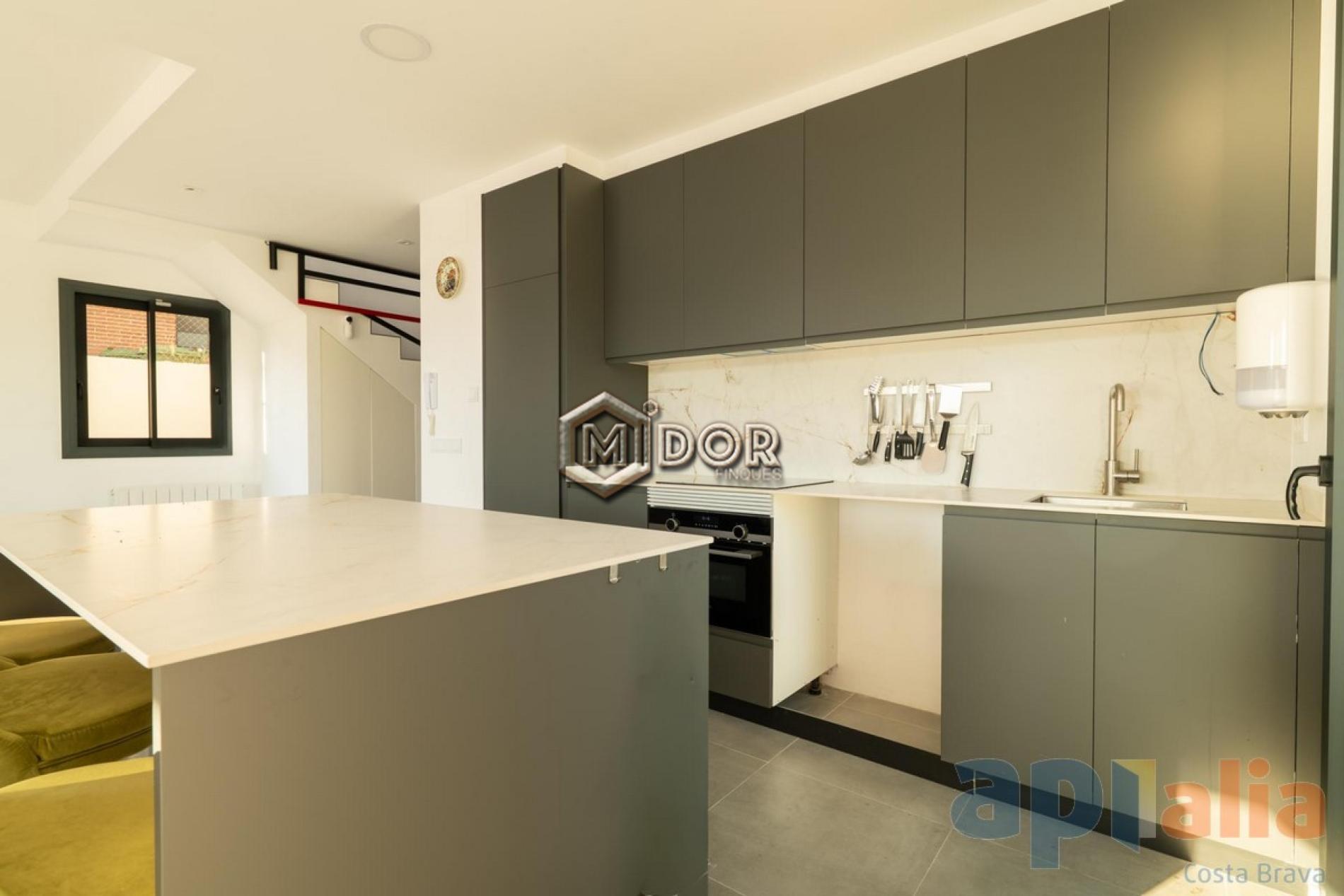 MODERN VILLA WITH PRIVATE POOL, GARAGE AND GARDEN IN CAN SOLÀ GROS II