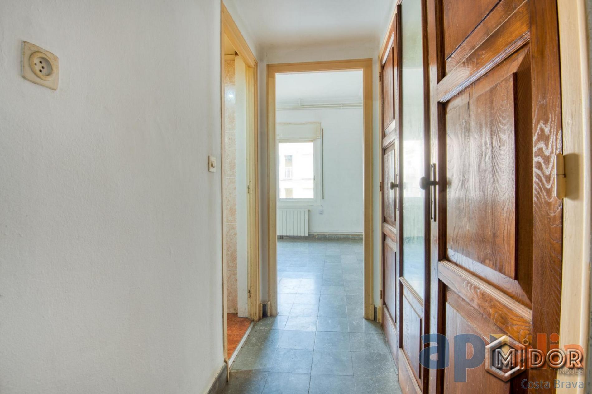 APARTAMENT PER REFORMAR A 170m DE LA PLATJA