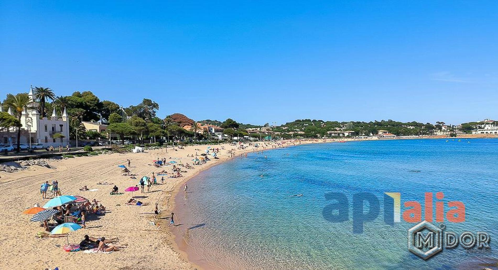 DÚPLEX AMB JARDÍ A 240m DE LA PLATJA DE ST.POL -S'AGARÓ (2a LÍNIA DE MAR)