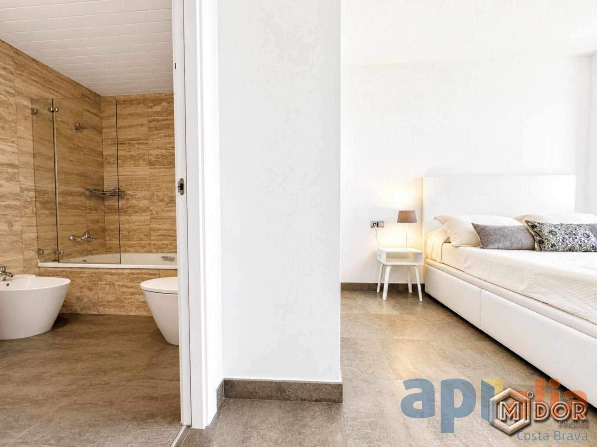 BEACHFRONT APARTMENT WITH TORURIST LICENSE