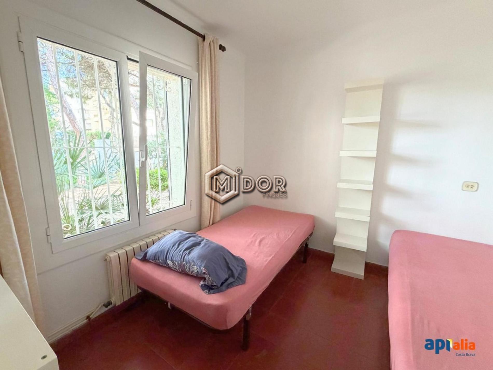 HOUSE WITH PRIVATE GARDEN AND 2 INDEPENDENT HOMES, SECOND LINE FROM THE SEA IN PLATJA D’ARO