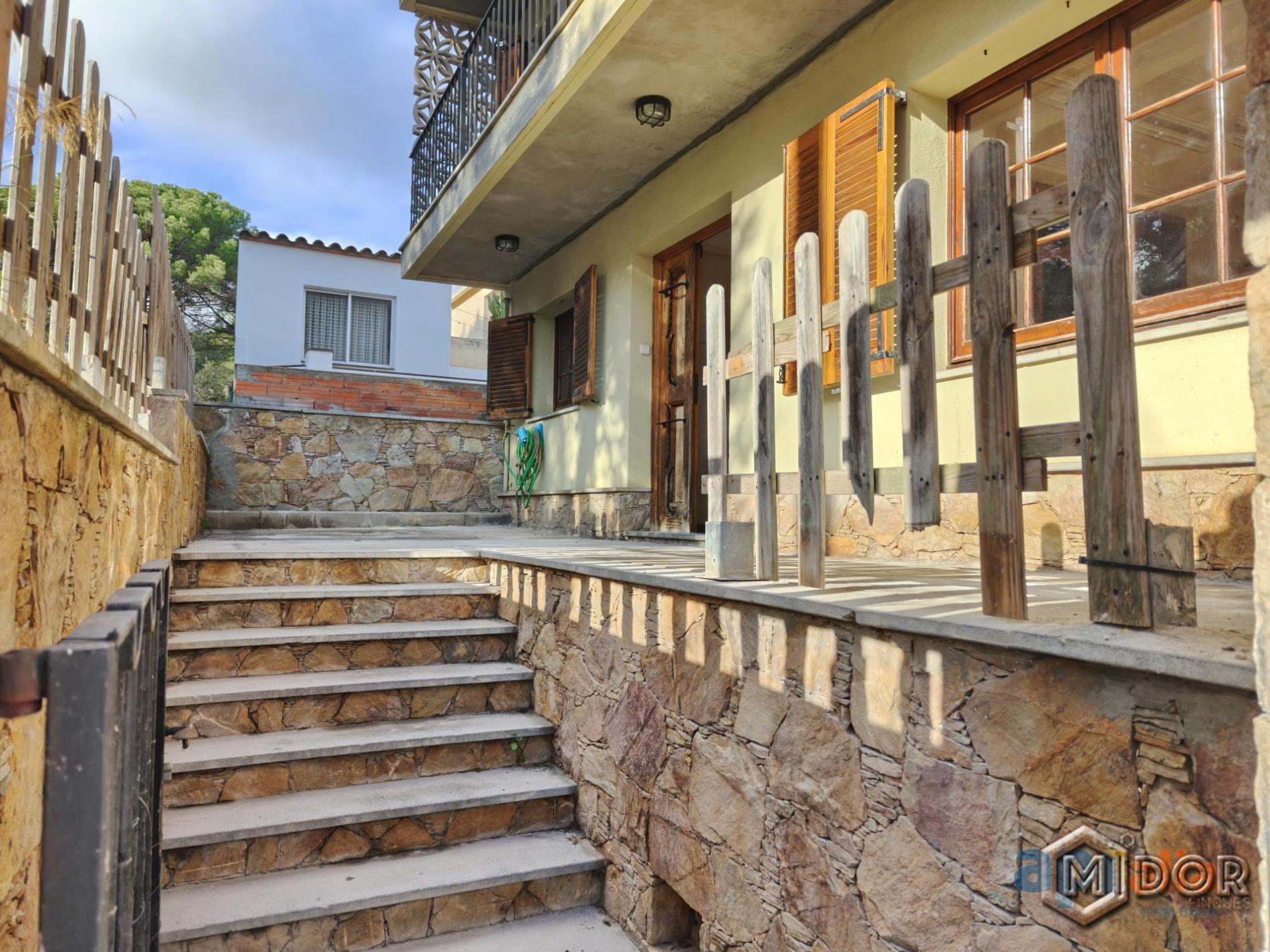 CASA A REFORMAR EN CALONGE