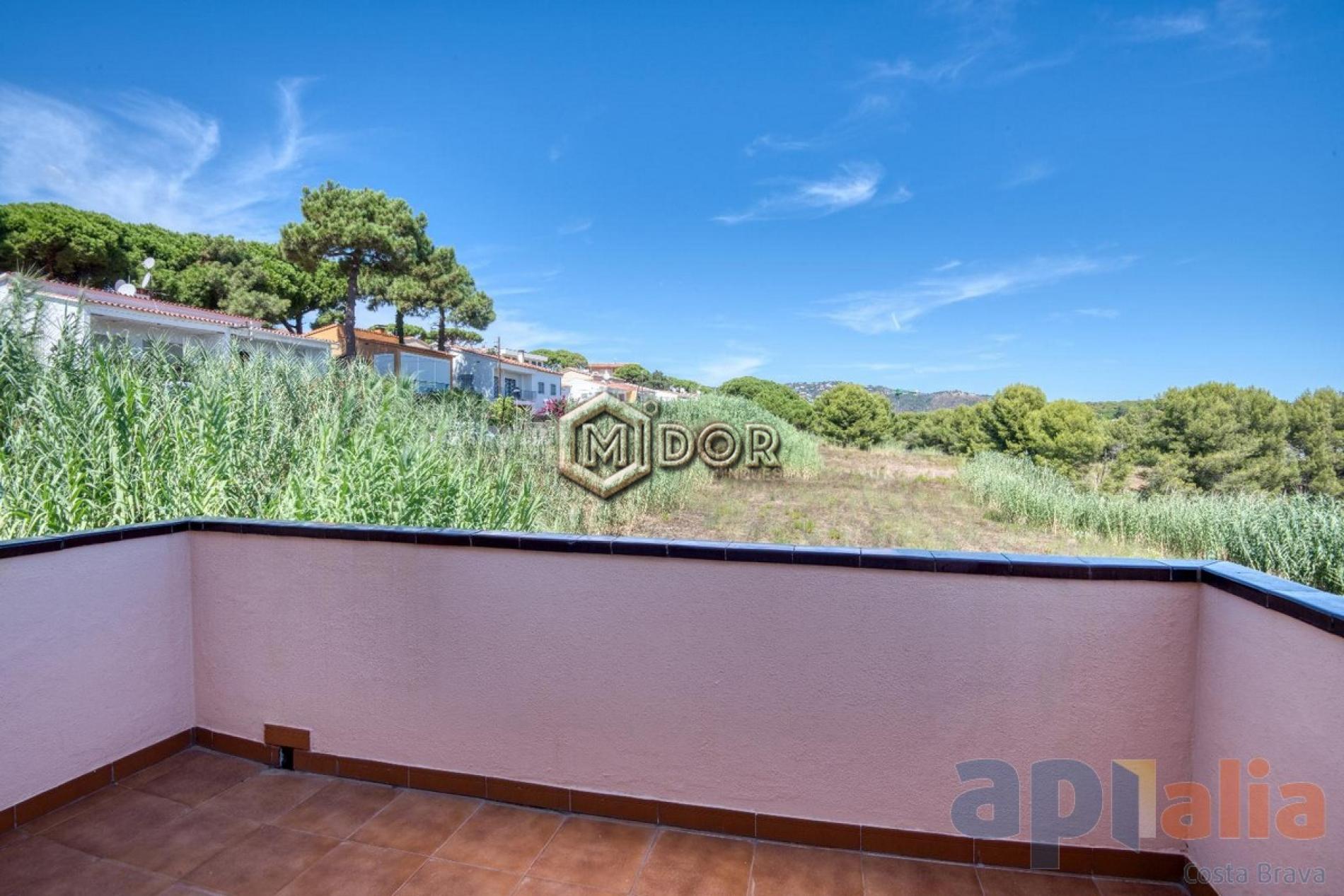 TOWNHOUSE WITH PRIVATE GARDEN IN S’AGARÓ