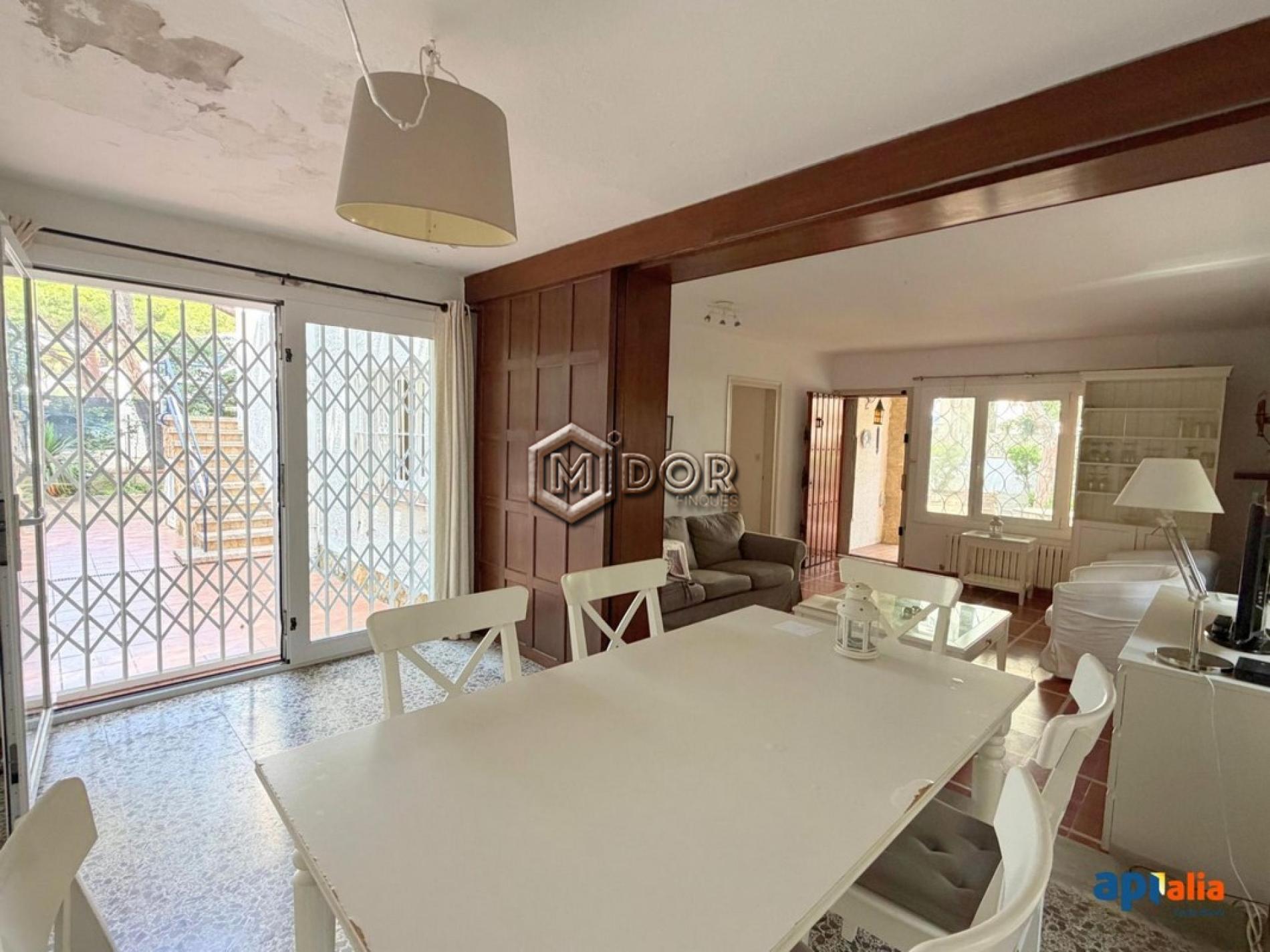HOUSE WITH PRIVATE GARDEN AND 2 INDEPENDENT HOMES, SECOND LINE FROM THE SEA IN PLATJA D’ARO