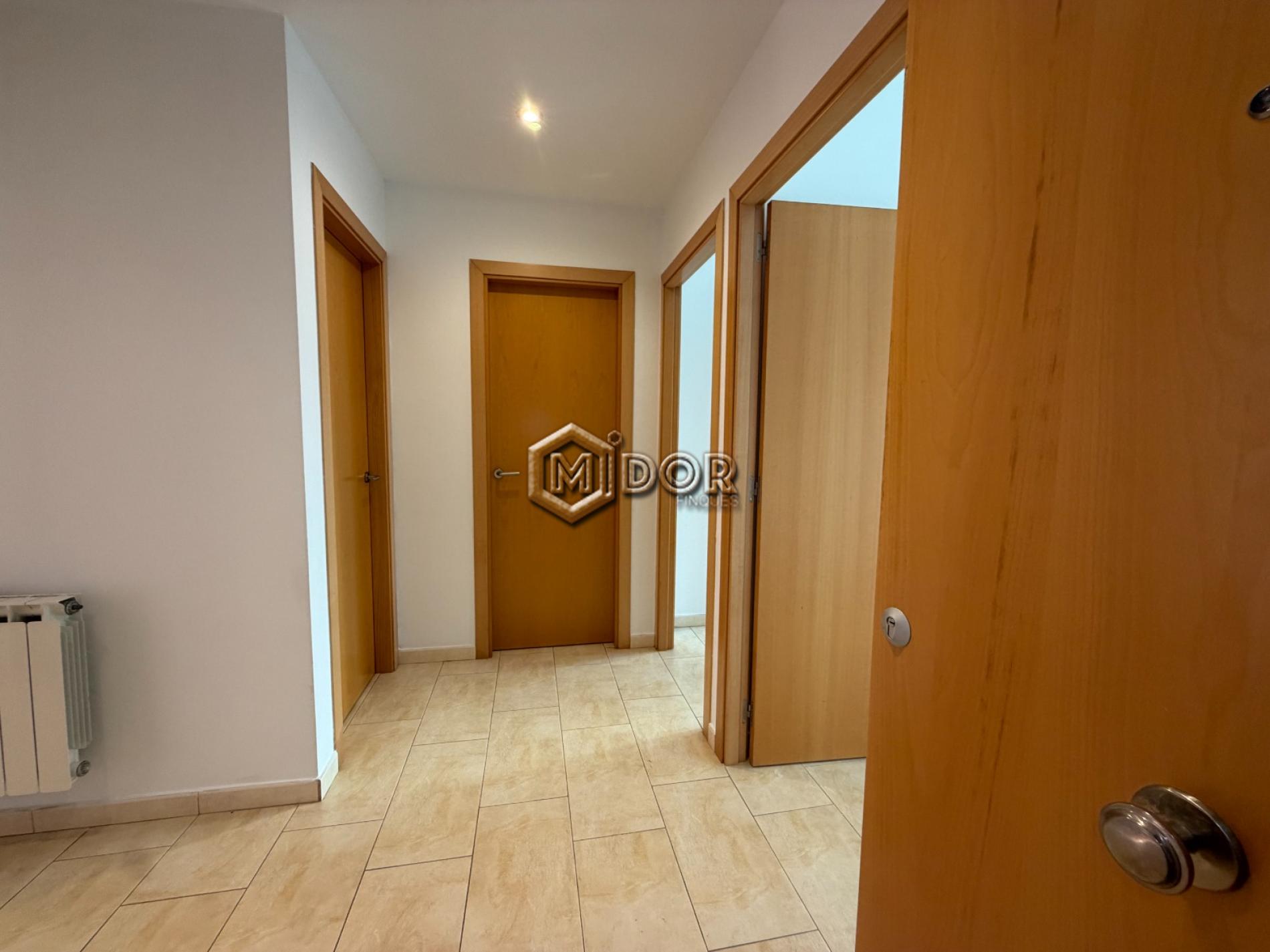 PLANTA BAIXA AMB TERRASSA A TAN SOLS 650m DE LA PLATJA