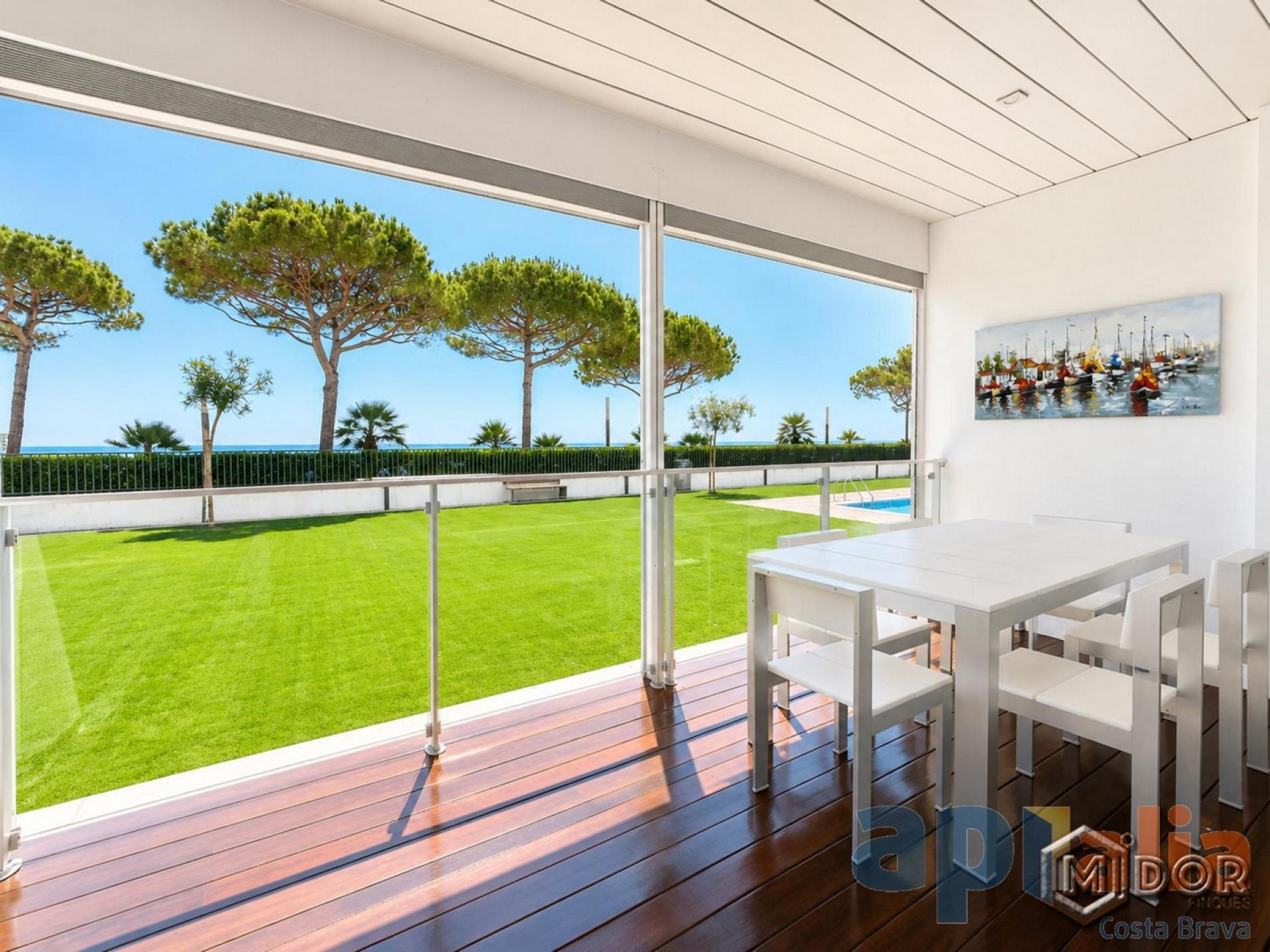 BEACHFRONT APARTMENT WITH TORURIST LICENSE