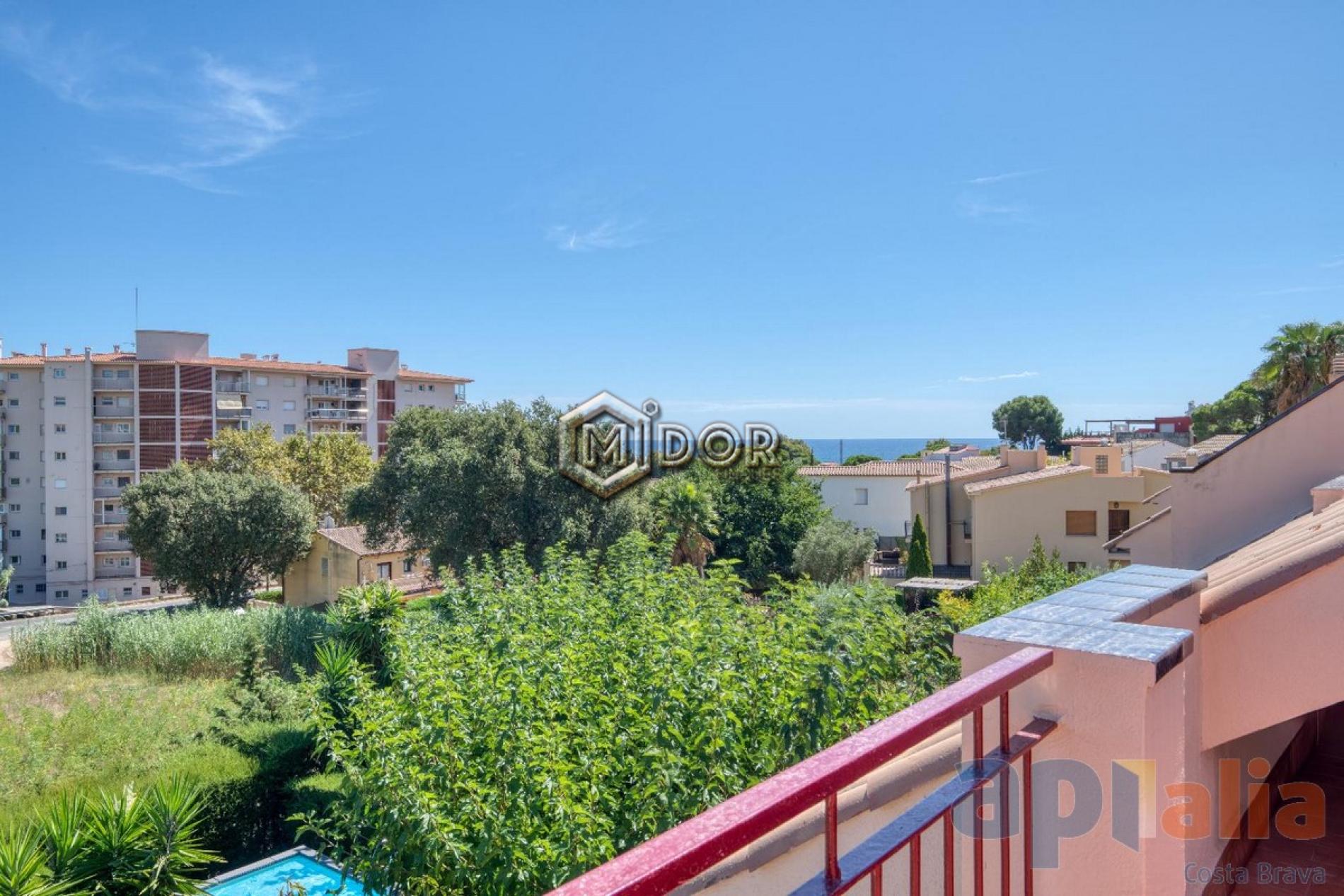 TOWNHOUSE WITH PRIVATE GARDEN IN S’AGARÓ