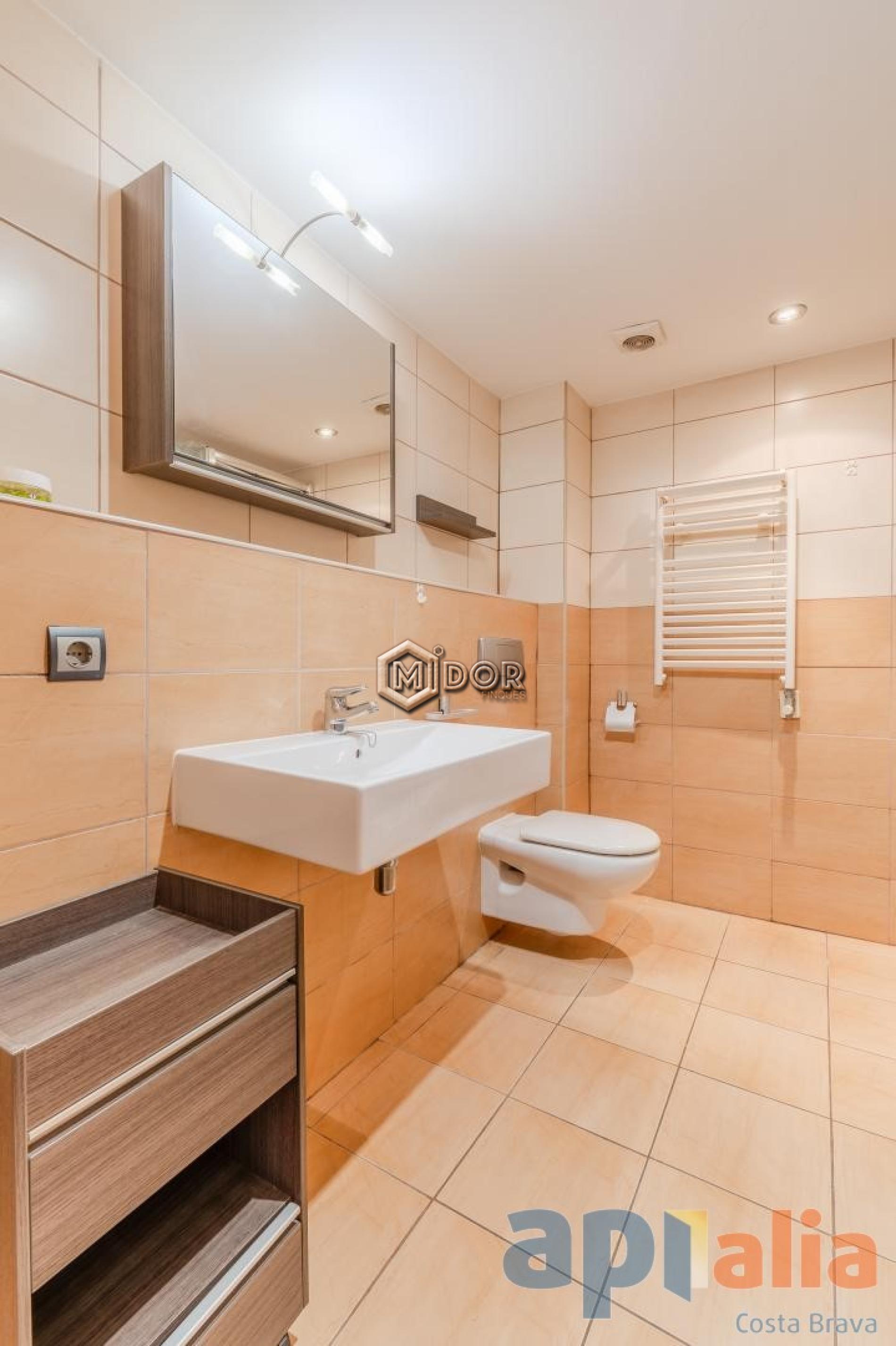 APARTMENT WITH TERRACE IN CASSA DE LA SELVA
