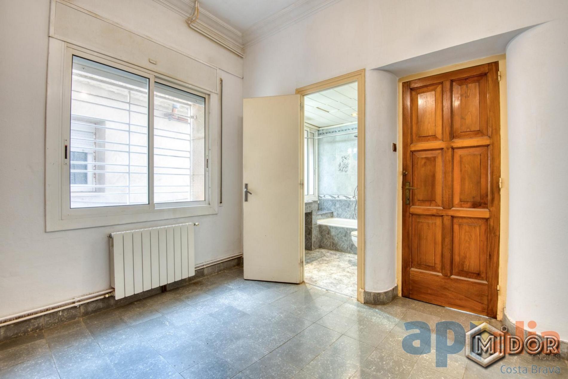 APARTAMENT PER REFORMAR A 170m DE LA PLATJA