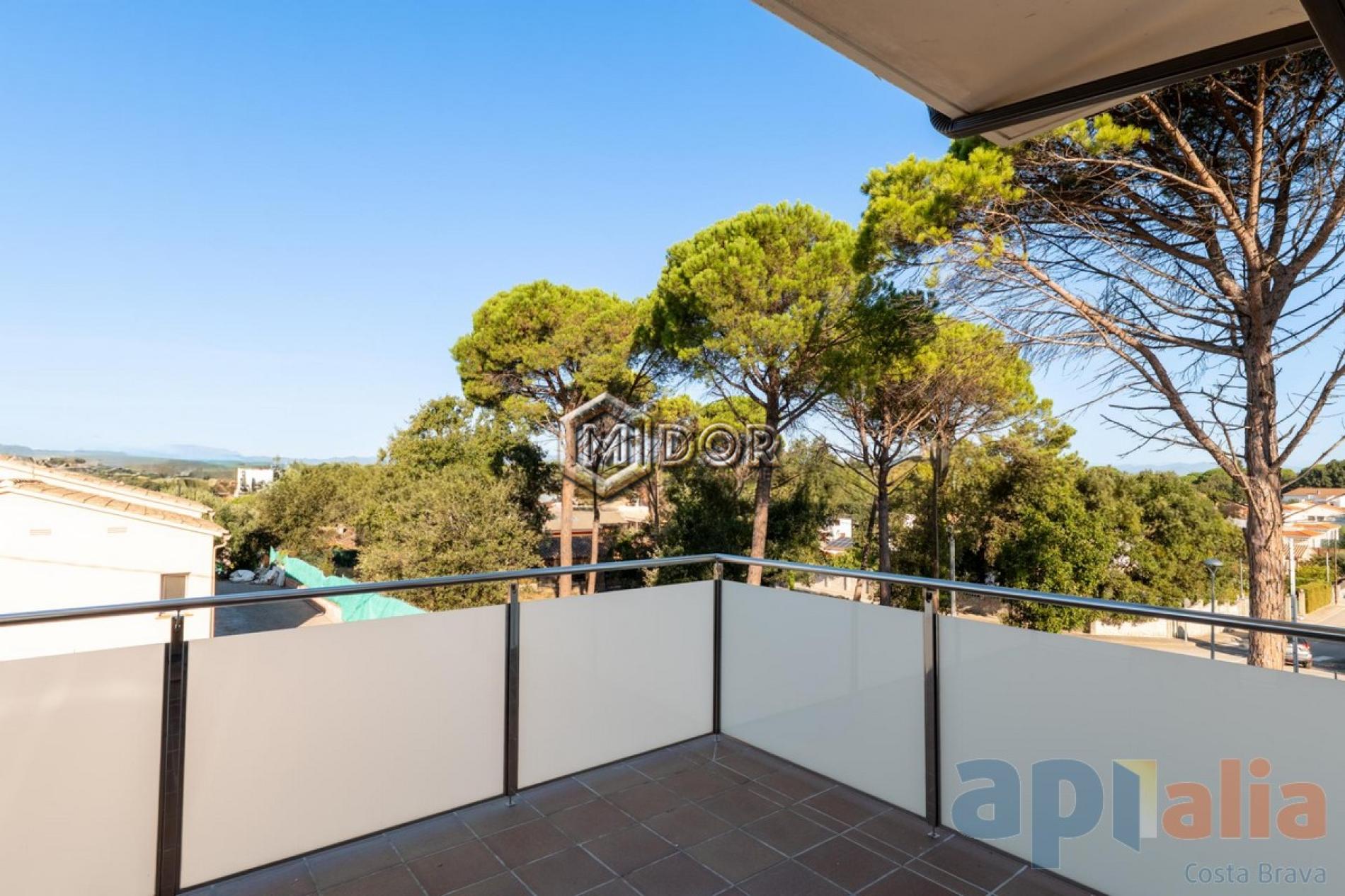 MODERN VILLA WITH PRIVATE POOL, GARAGE AND GARDEN IN CAN SOLÀ GROS II