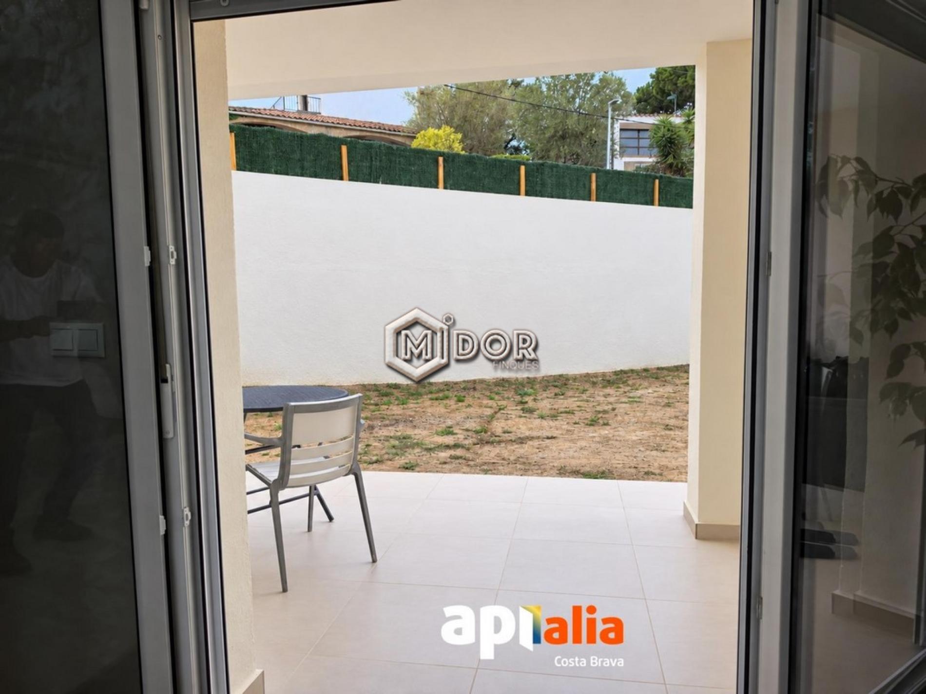 CASA DE NOVA CONSTRUCCIÓ AMB JARDÍ A (Mas Pere) CALONGE