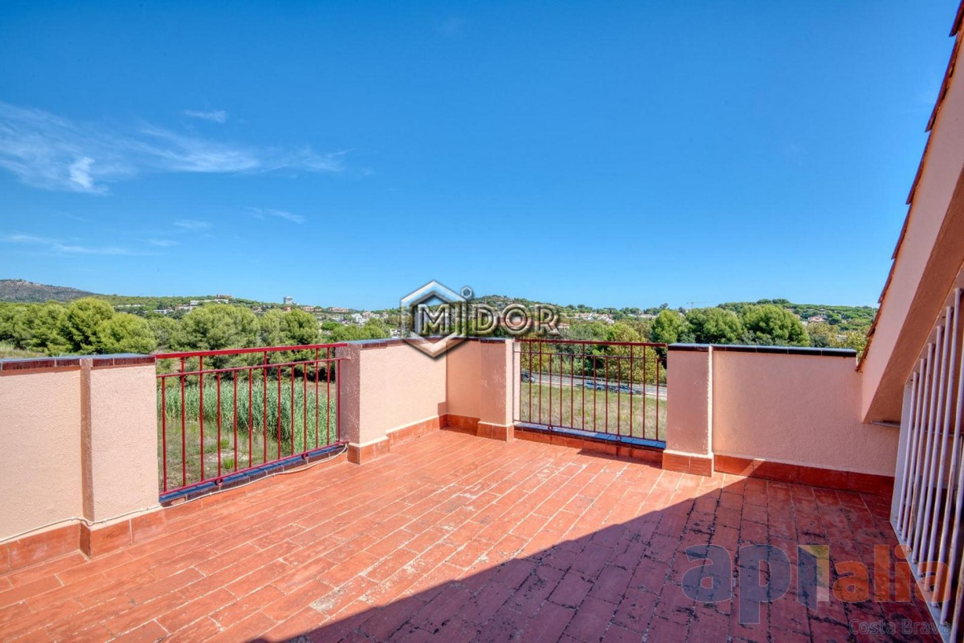 TOWNHOUSE WITH PRIVATE GARDEN IN S’AGARÓ