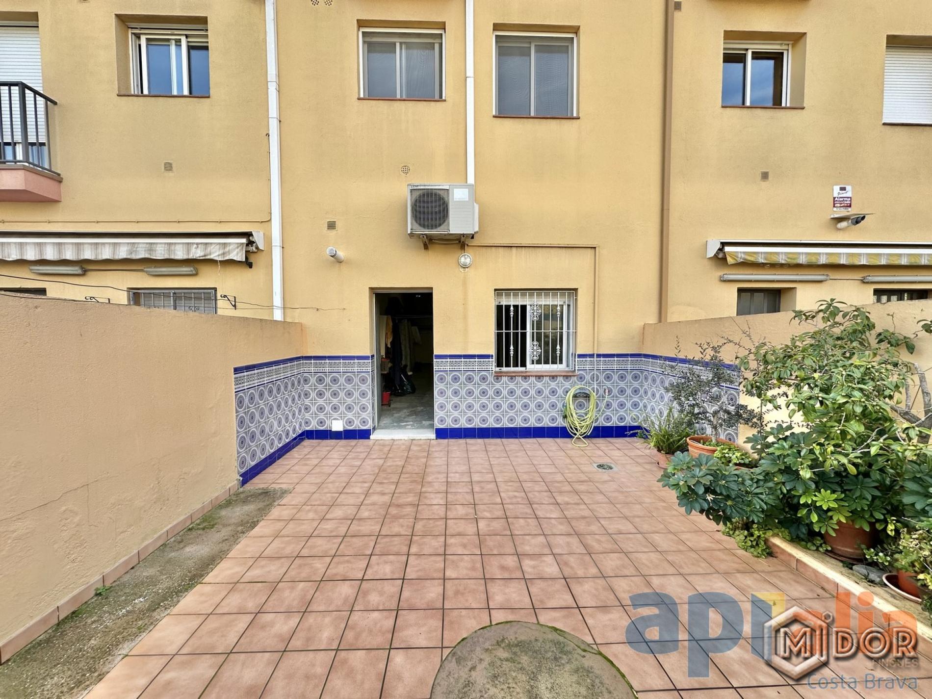 TOWNHOUSE IN THE HEART OF CASTELL-D'ARO