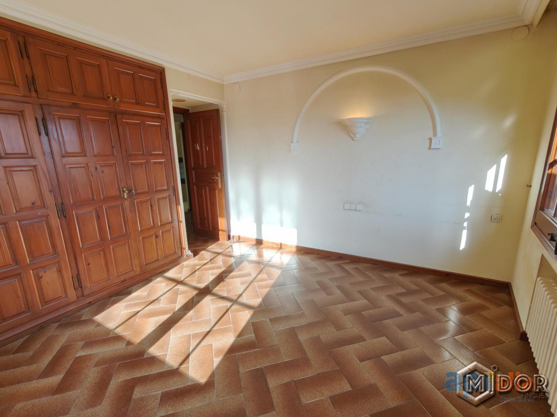CASA A REFORMAR EN CALONGE