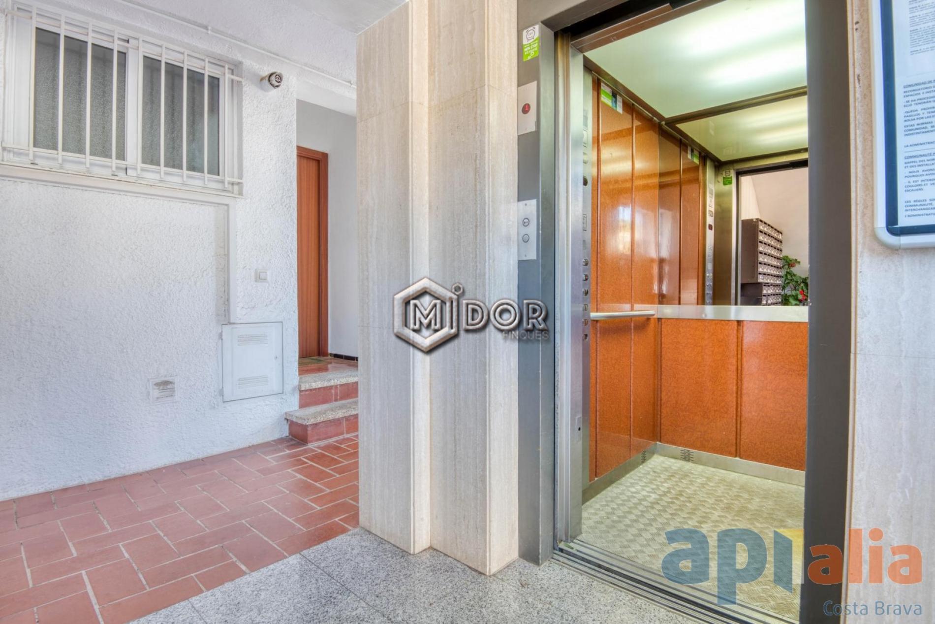 APARTAMENTO CON TERRAZA Y VISTAS (ZONA PORT D'ARO - PLATJA D'ARO)