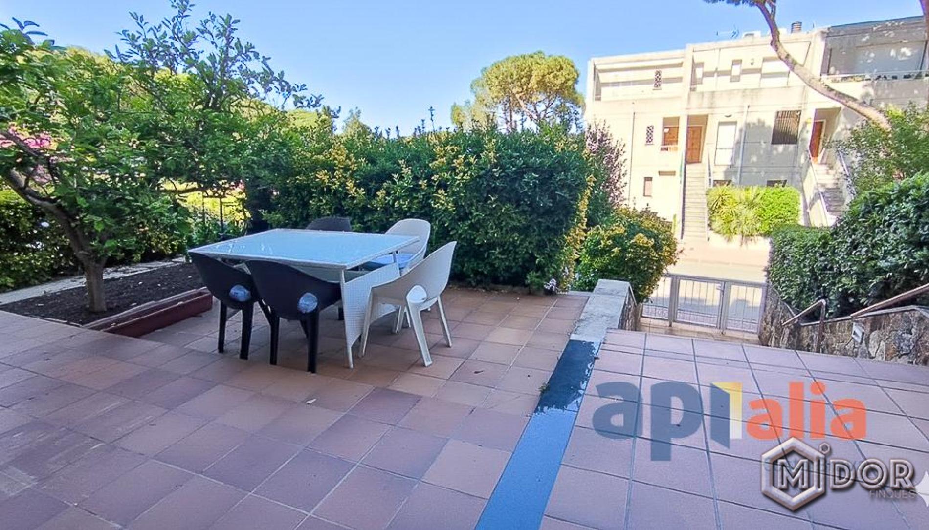 DÚPLEX AMB JARDÍ A 240m DE LA PLATJA DE ST.POL -S'AGARÓ (2a LÍNIA DE MAR)