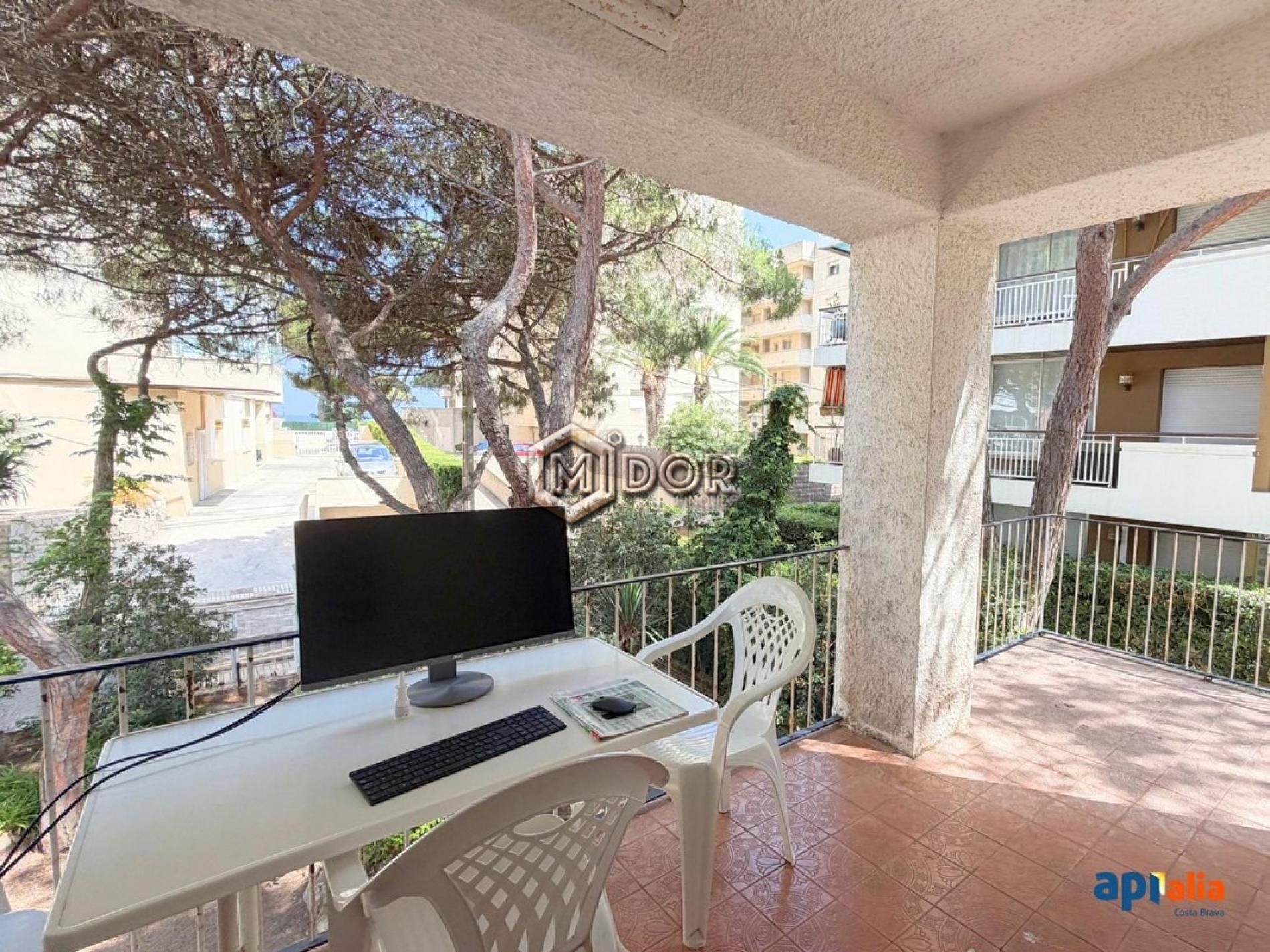 HOUSE WITH PRIVATE GARDEN AND 2 INDEPENDENT HOMES, SECOND LINE FROM THE SEA IN PLATJA D’ARO