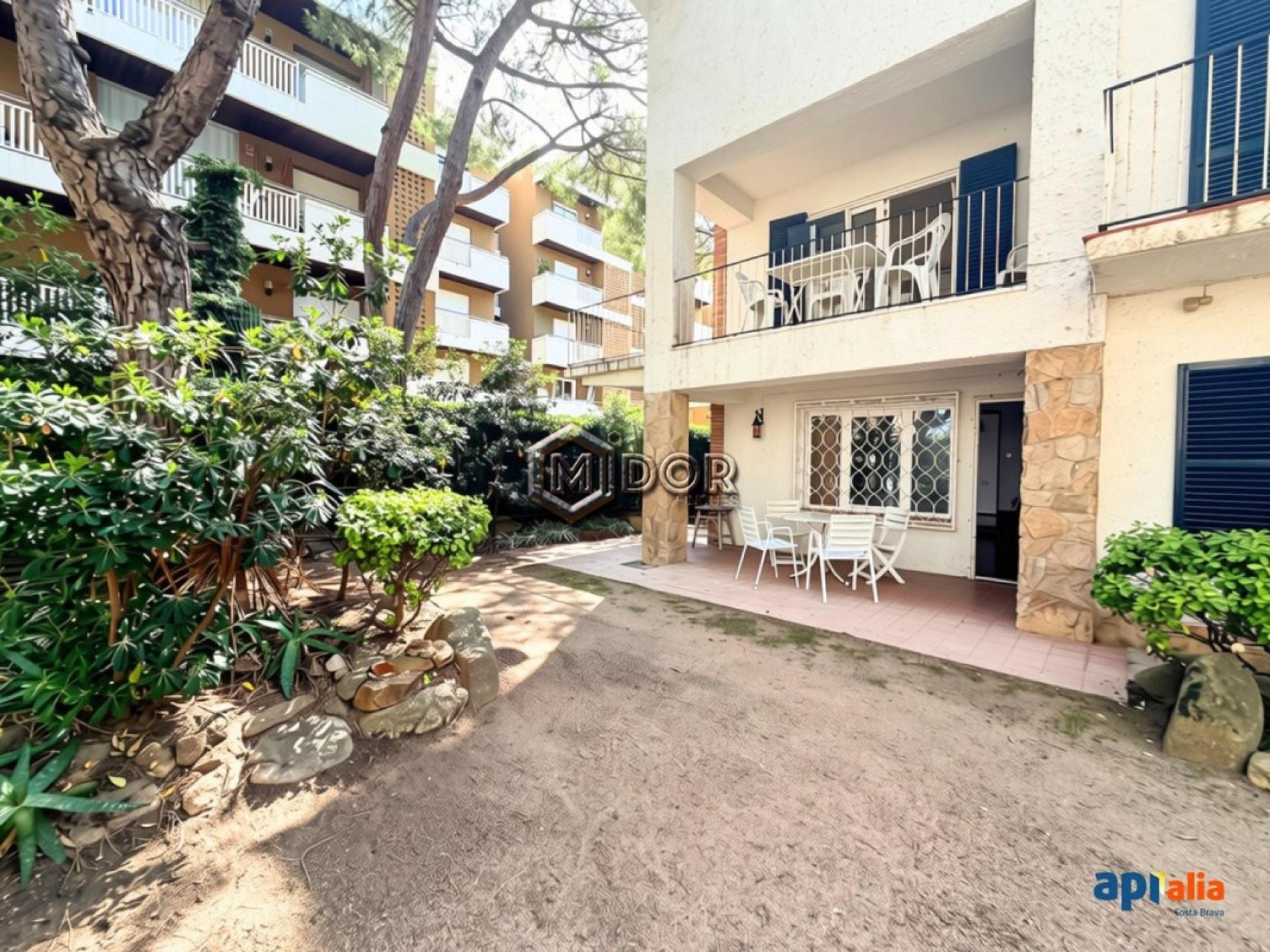 HOUSE WITH PRIVATE GARDEN AND 2 INDEPENDENT HOMES, SECOND LINE FROM THE SEA IN PLATJA D’ARO