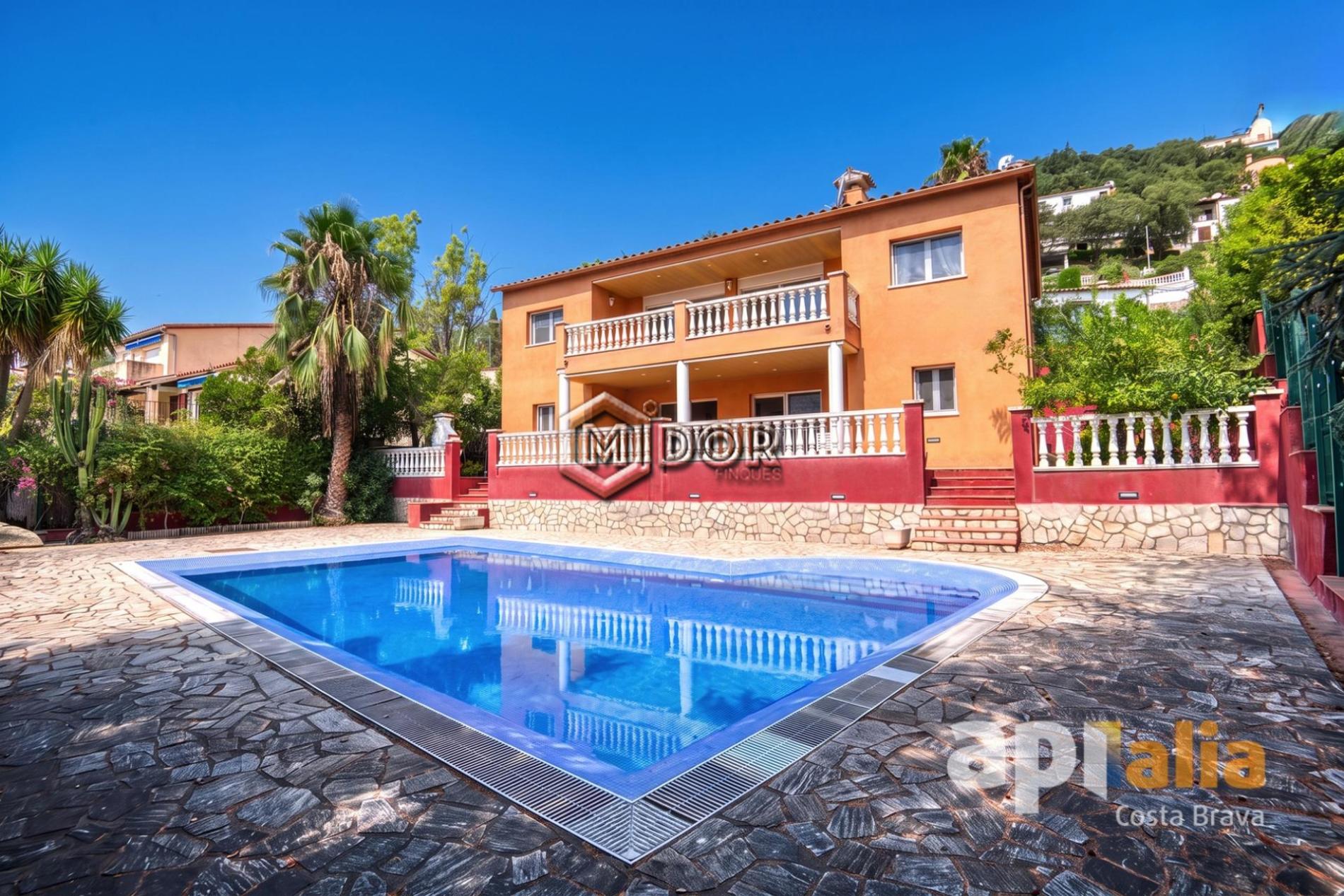 HOUSE WITH POOL IN CALONGE