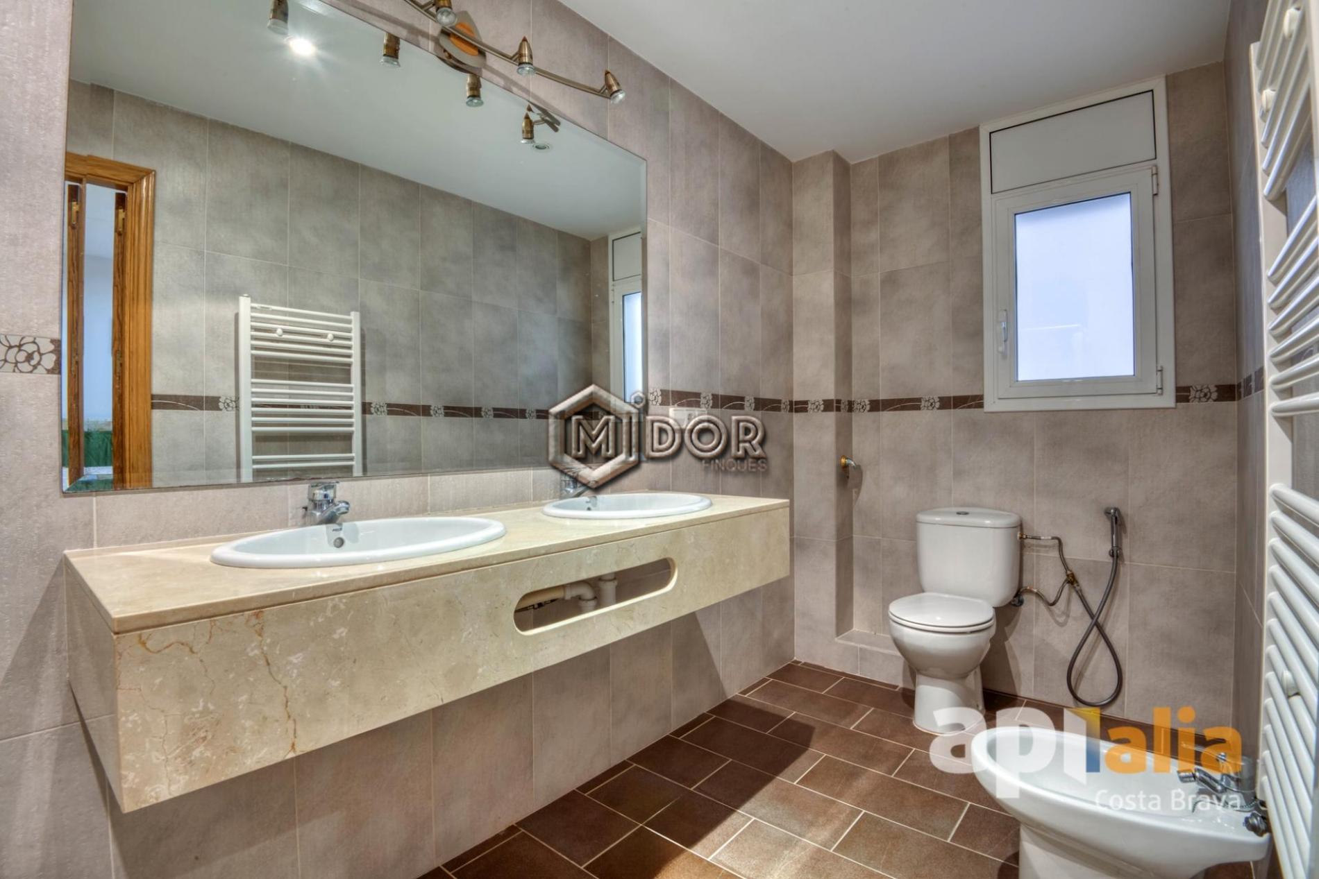 HOUSE WITH POOL IN CALONGE