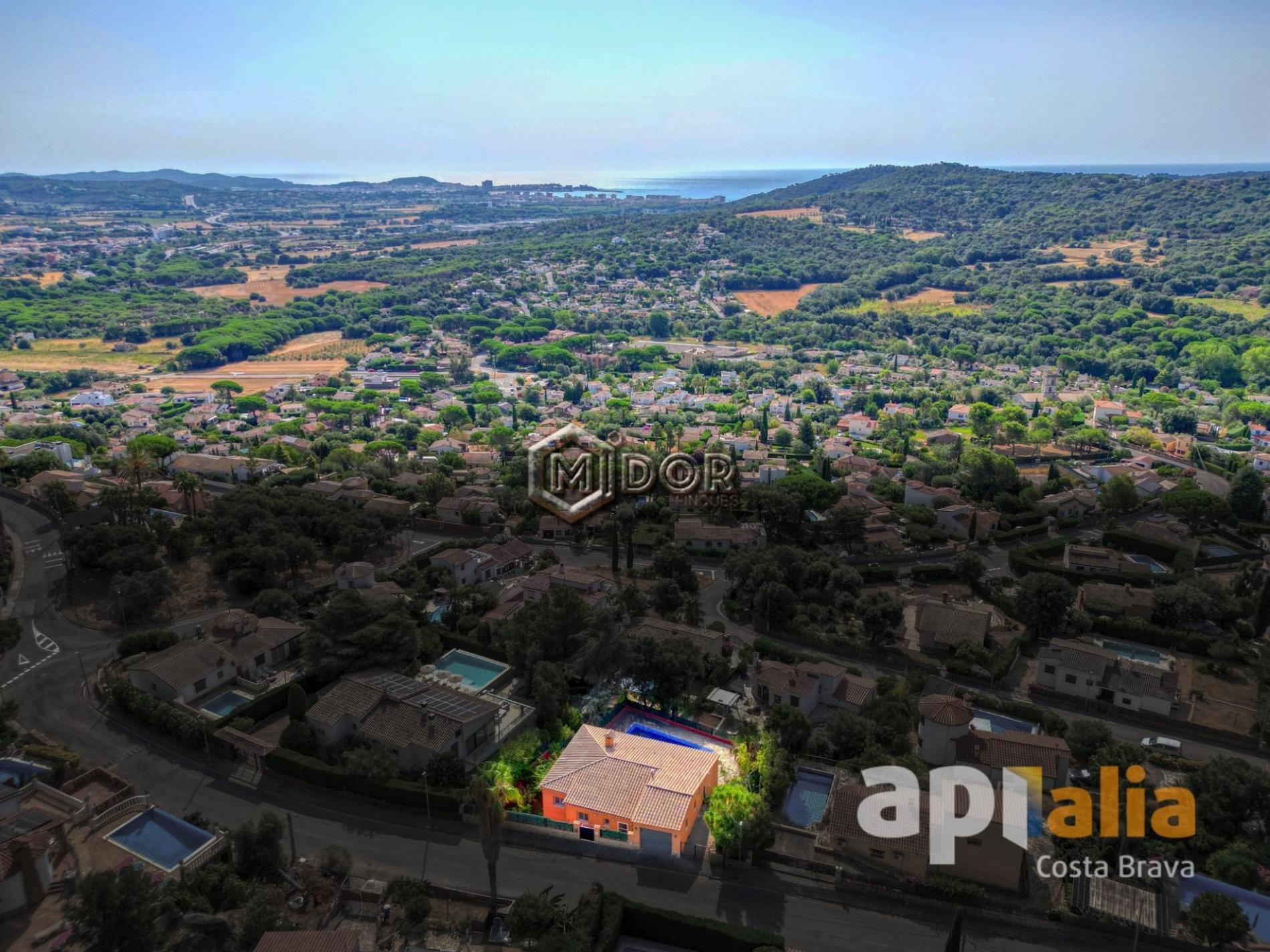 HOUSE WITH POOL IN CALONGE