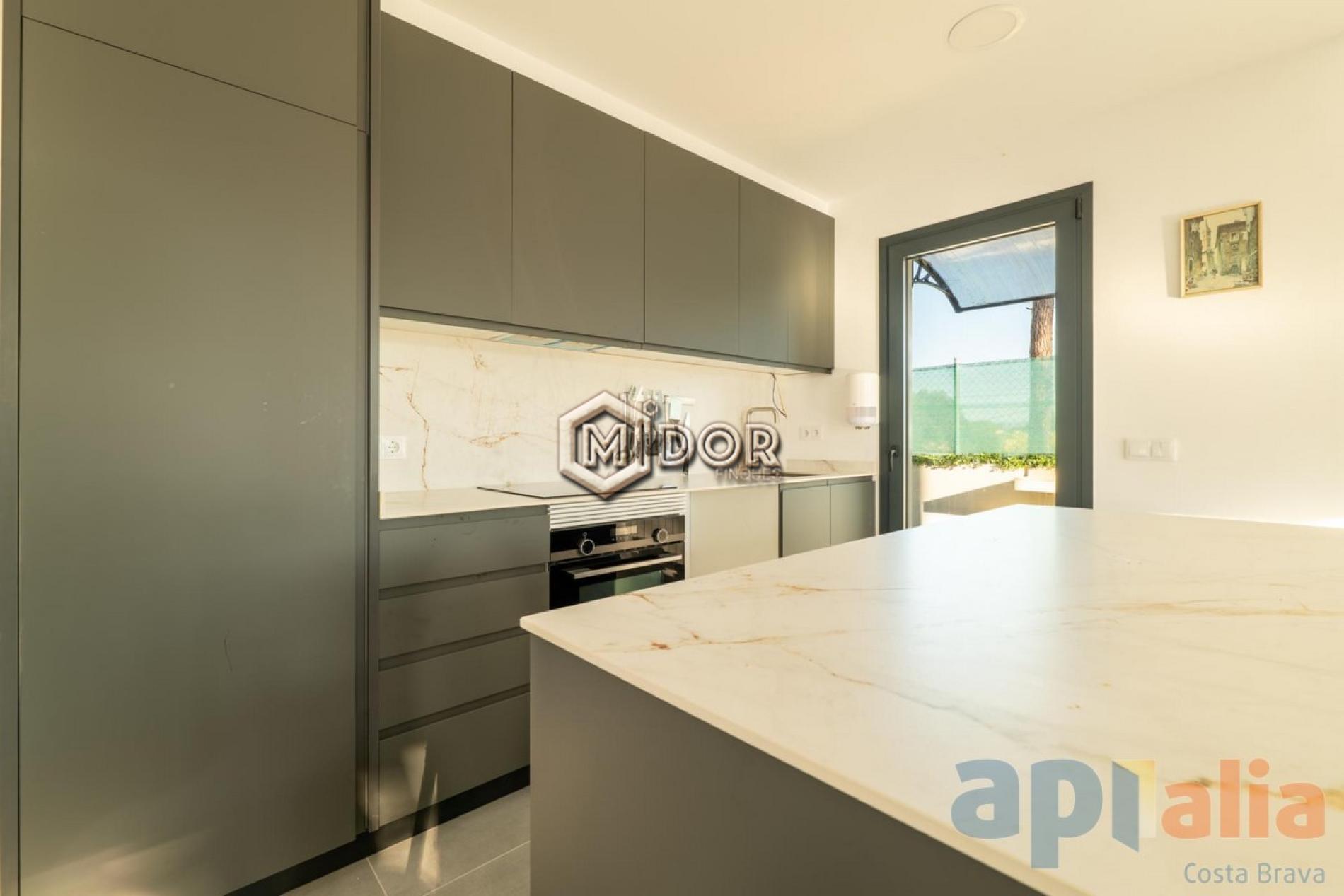 MODERN VILLA WITH PRIVATE POOL, GARAGE AND GARDEN IN CAN SOLÀ GROS II