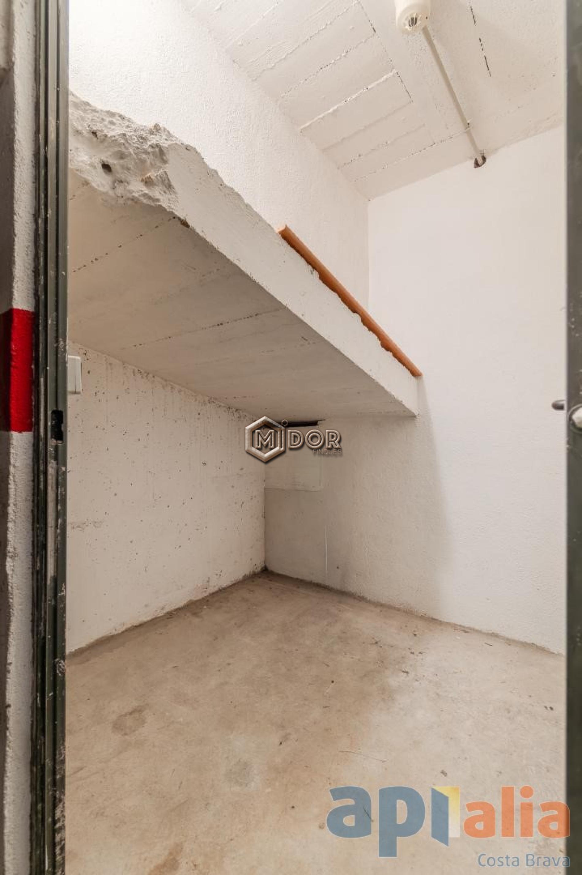 APARTMENT WITH TERRACE IN CASSA DE LA SELVA