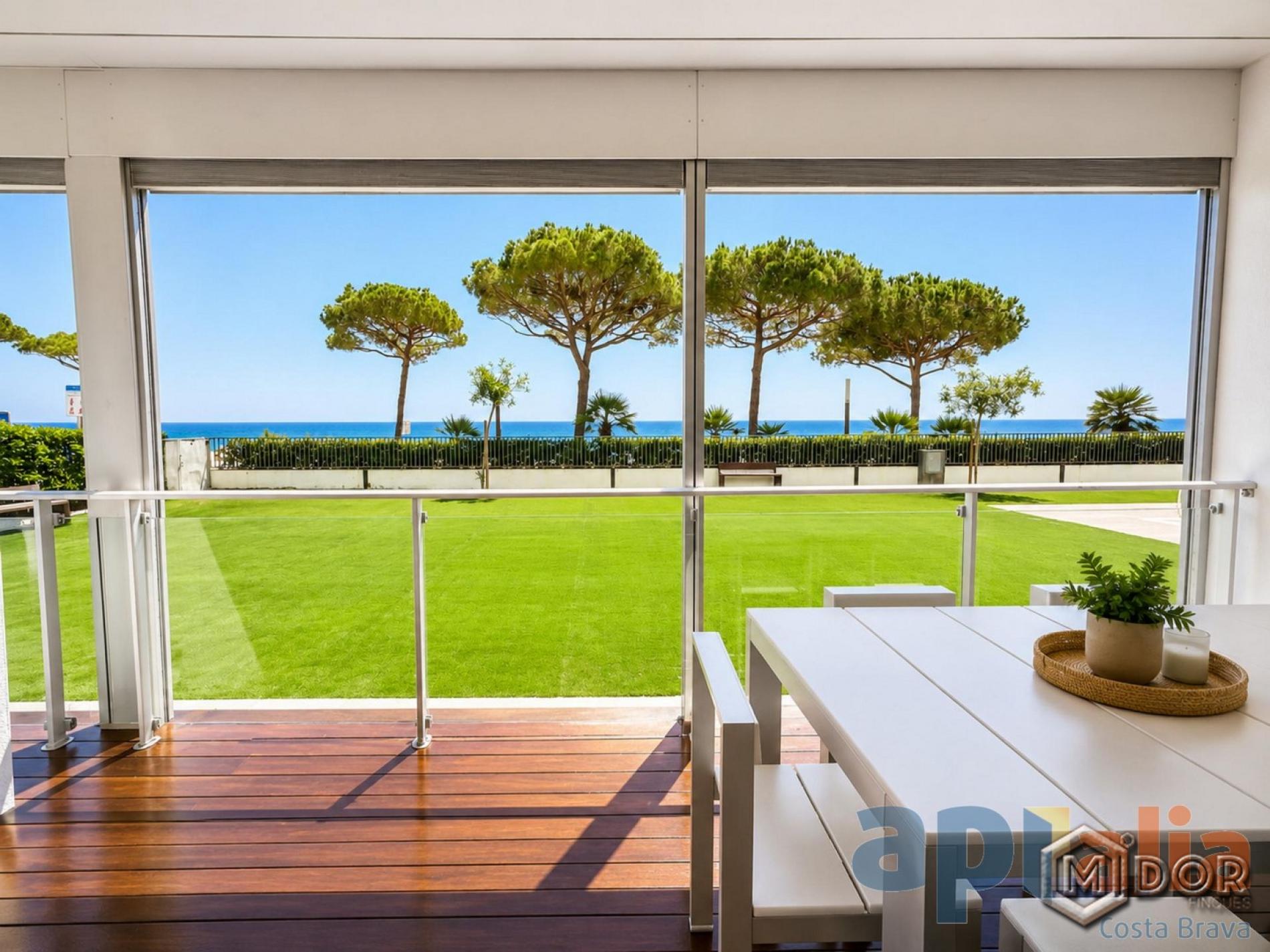 BEACHFRONT APARTMENT WITH TORURIST LICENSE