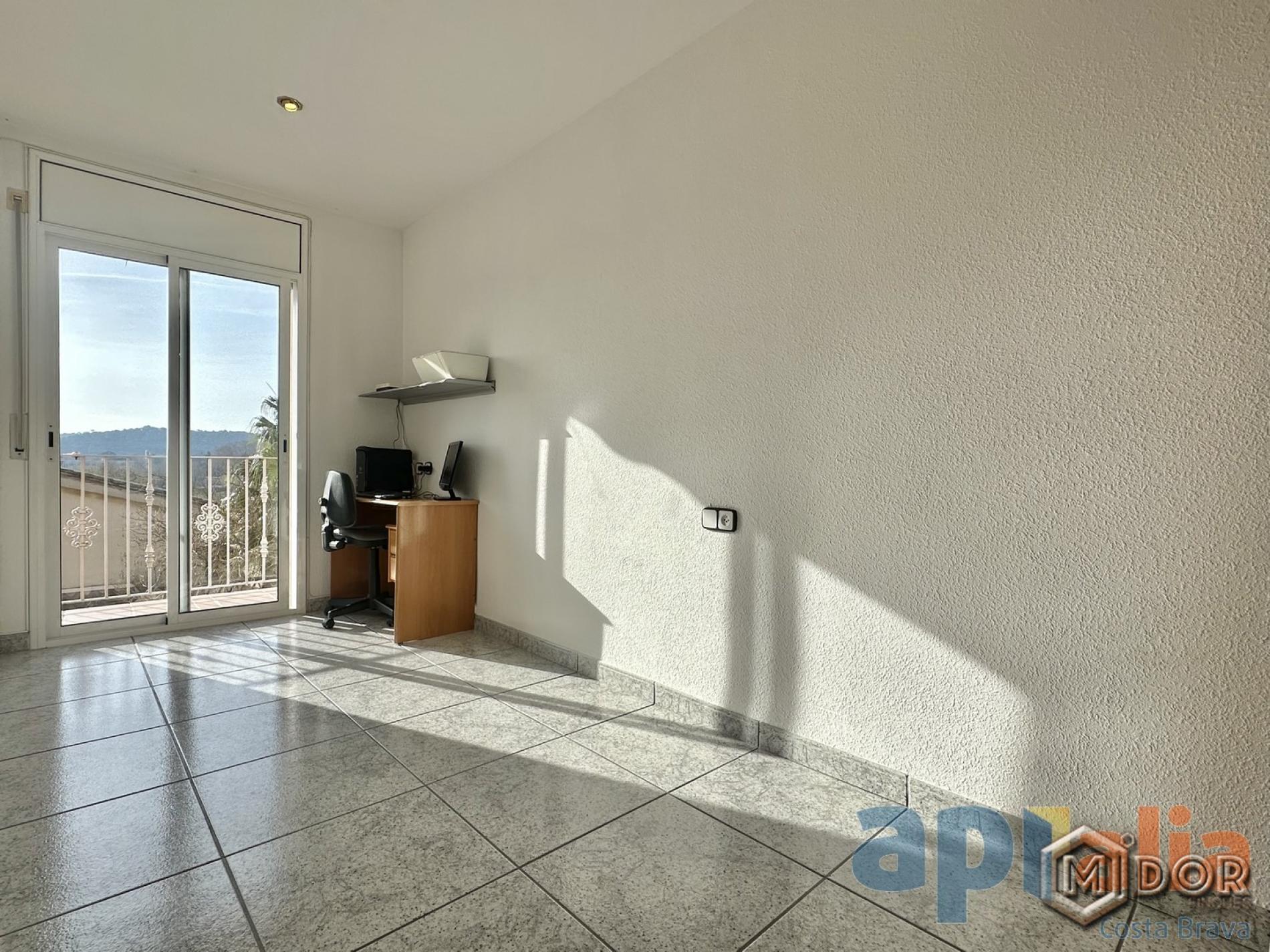 TOWNHOUSE IN THE HEART OF CASTELL-D'ARO