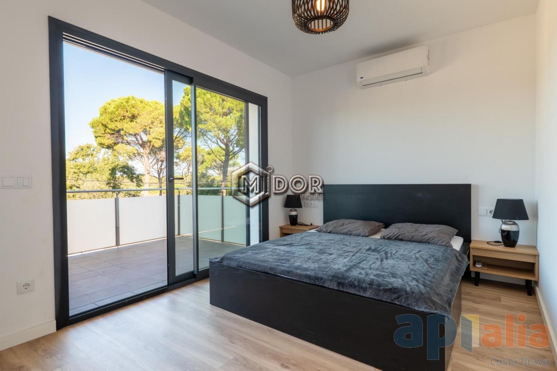 MODERN VILLA WITH PRIVATE POOL, GARAGE AND GARDEN IN CAN SOLÀ GROS II