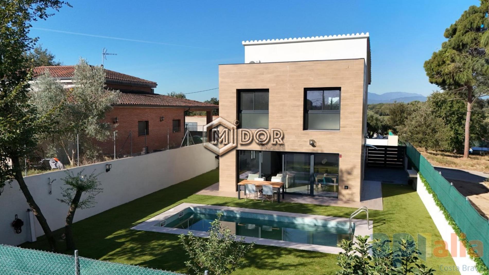 MODERN VILLA WITH PRIVATE POOL, GARAGE AND GARDEN IN CAN SOLÀ GROS II