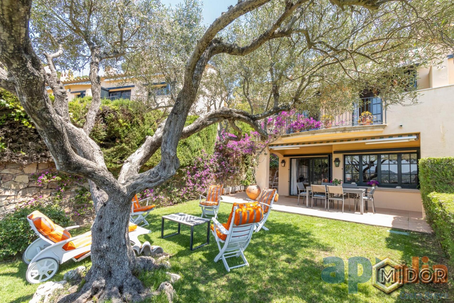 MAISON AVEC VUE SUR LA MER ET JARDIN À LLAFRANC (LICENCE TOURISTIQUE)