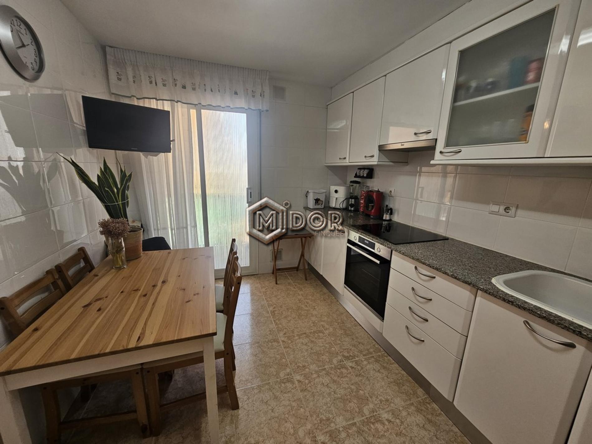 AMPLI I LLUMINÓS APARTAMENT A SANT FELIU DE GUÍXOLS (ZONA ESCLAT)