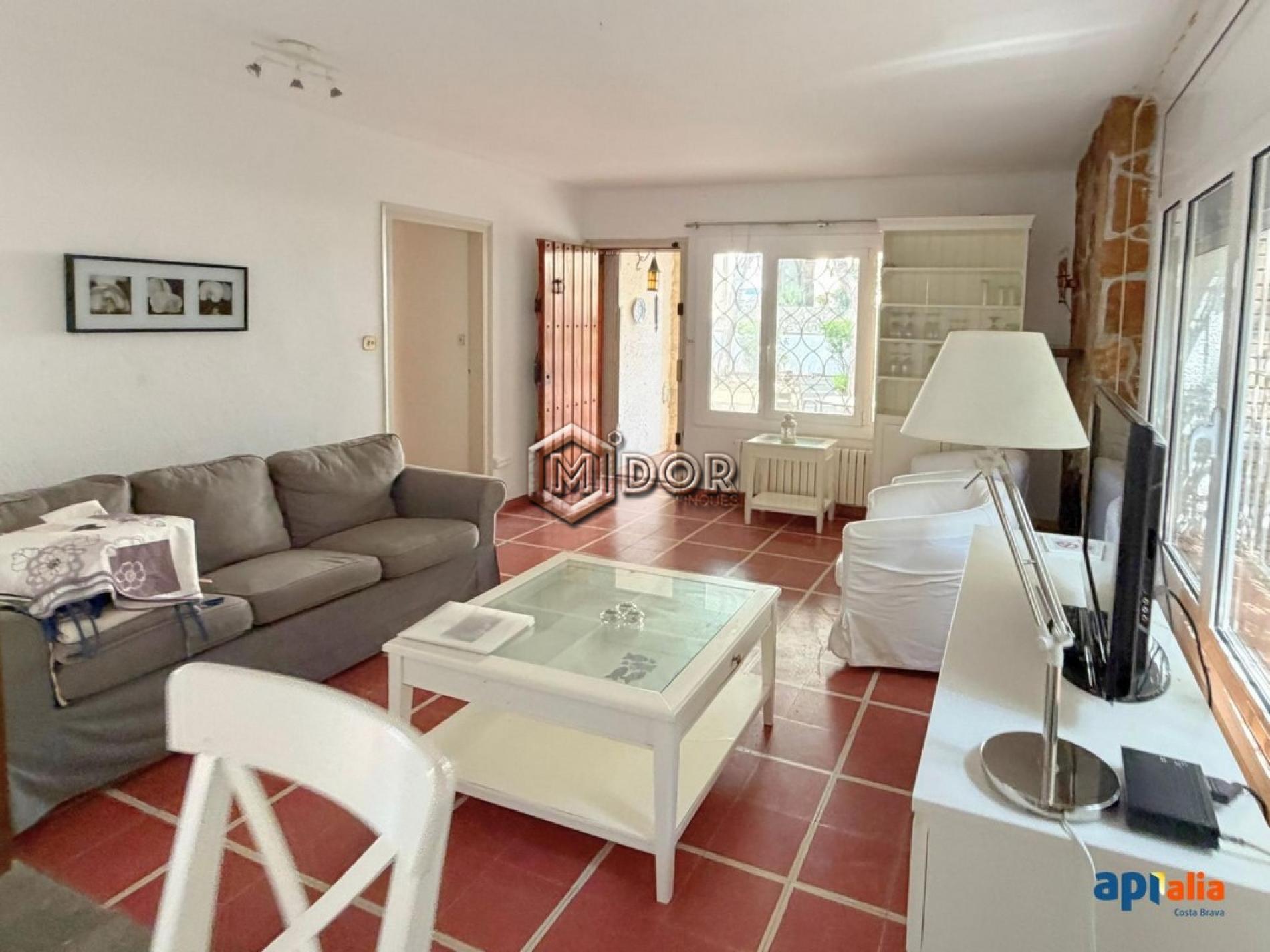 HOUSE WITH PRIVATE GARDEN AND 2 INDEPENDENT HOMES, SECOND LINE FROM THE SEA IN PLATJA D’ARO